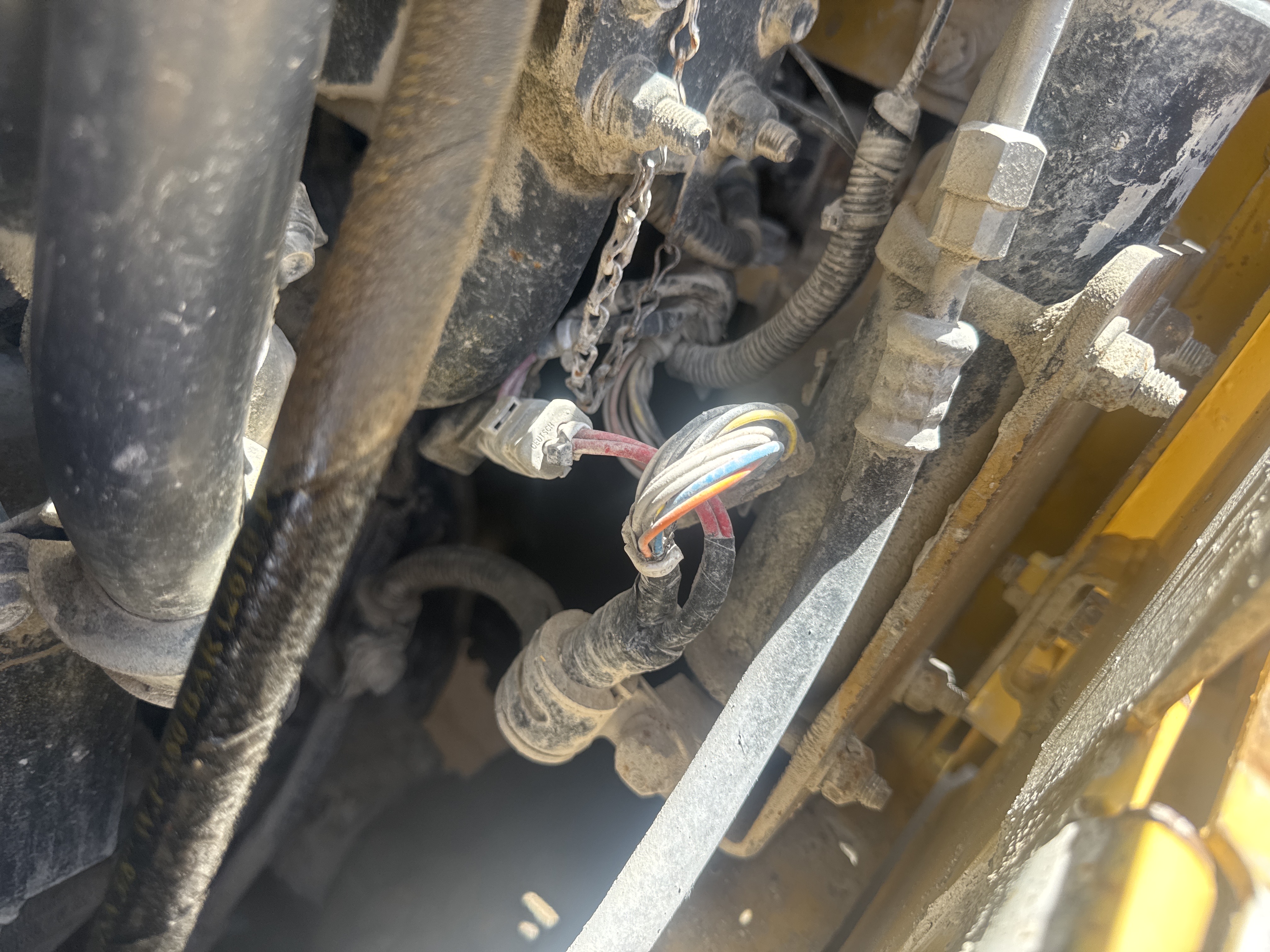 CDB-020-Komatsu-D155A-6R-Crawler-dozers-inspection-Hydraulics-Wiring-harness-1