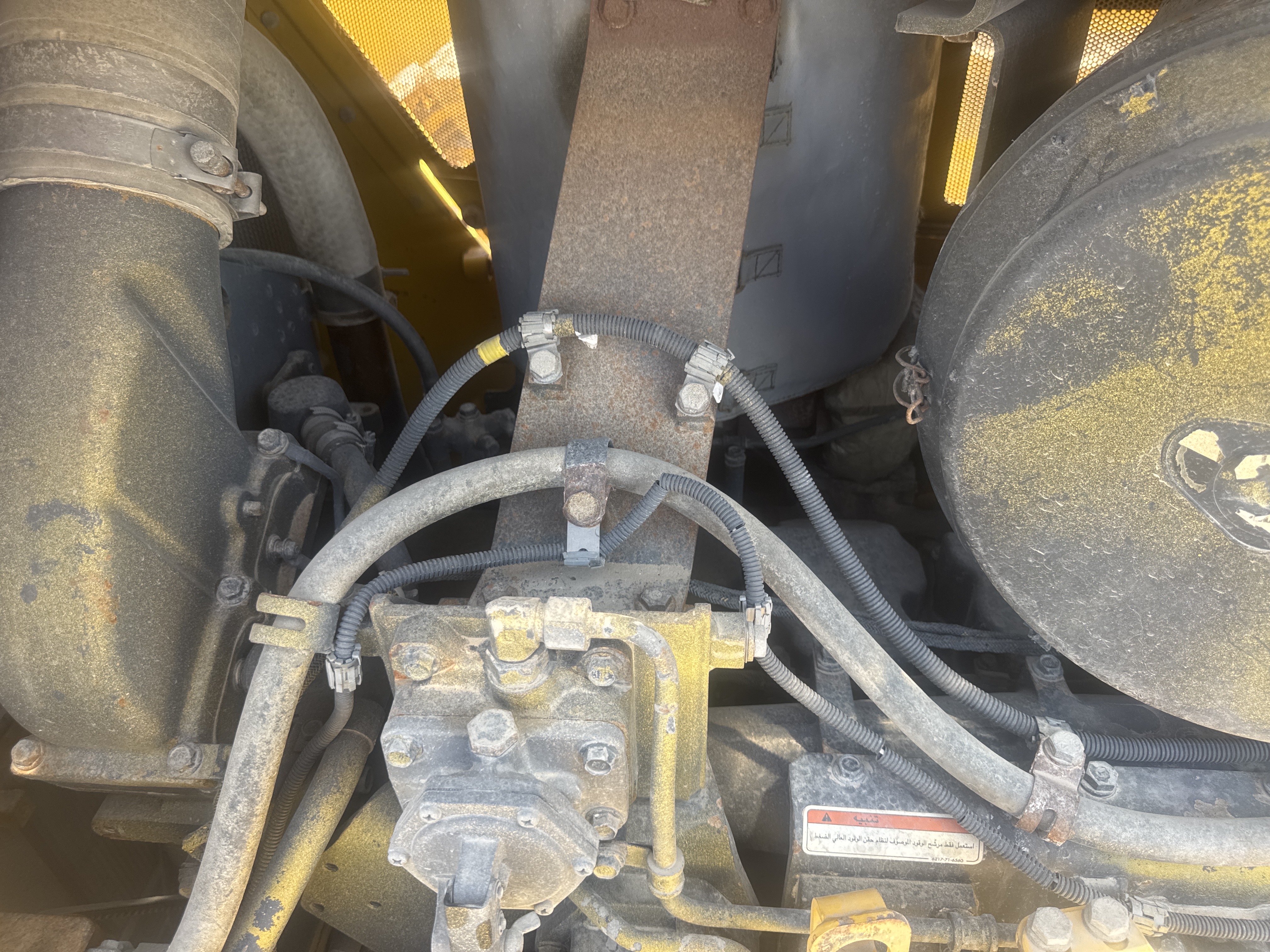 CDB-020-Komatsu-D155A-6R-Crawler-dozers-inspection-Engine-Hoses-1