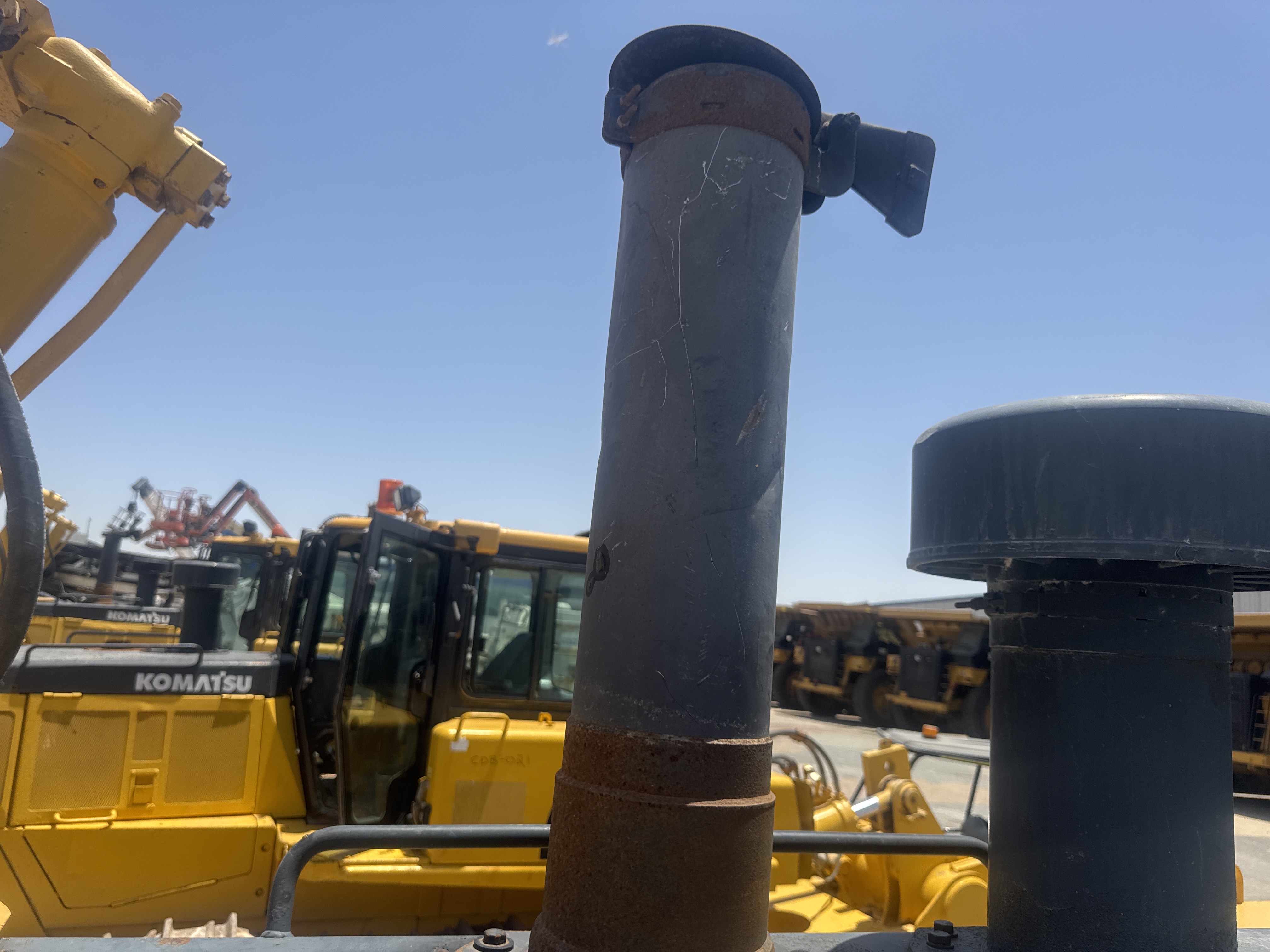 CDB-020-Komatsu-D155A-6R-Crawler-dozers-inspection-Engine-Exhaust-system-1