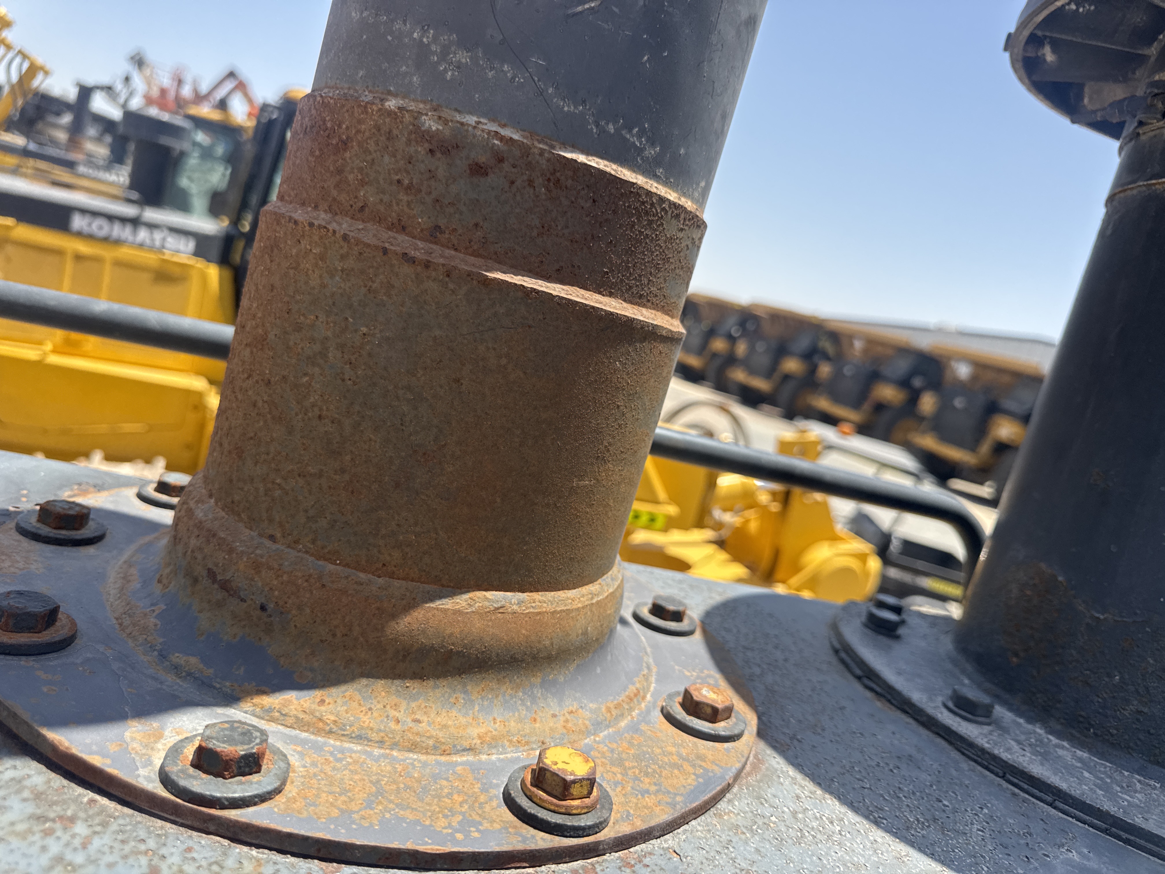 CDB-020-Komatsu-D155A-6R-Crawler-dozers-inspection-Engine-Exhaust-system-1