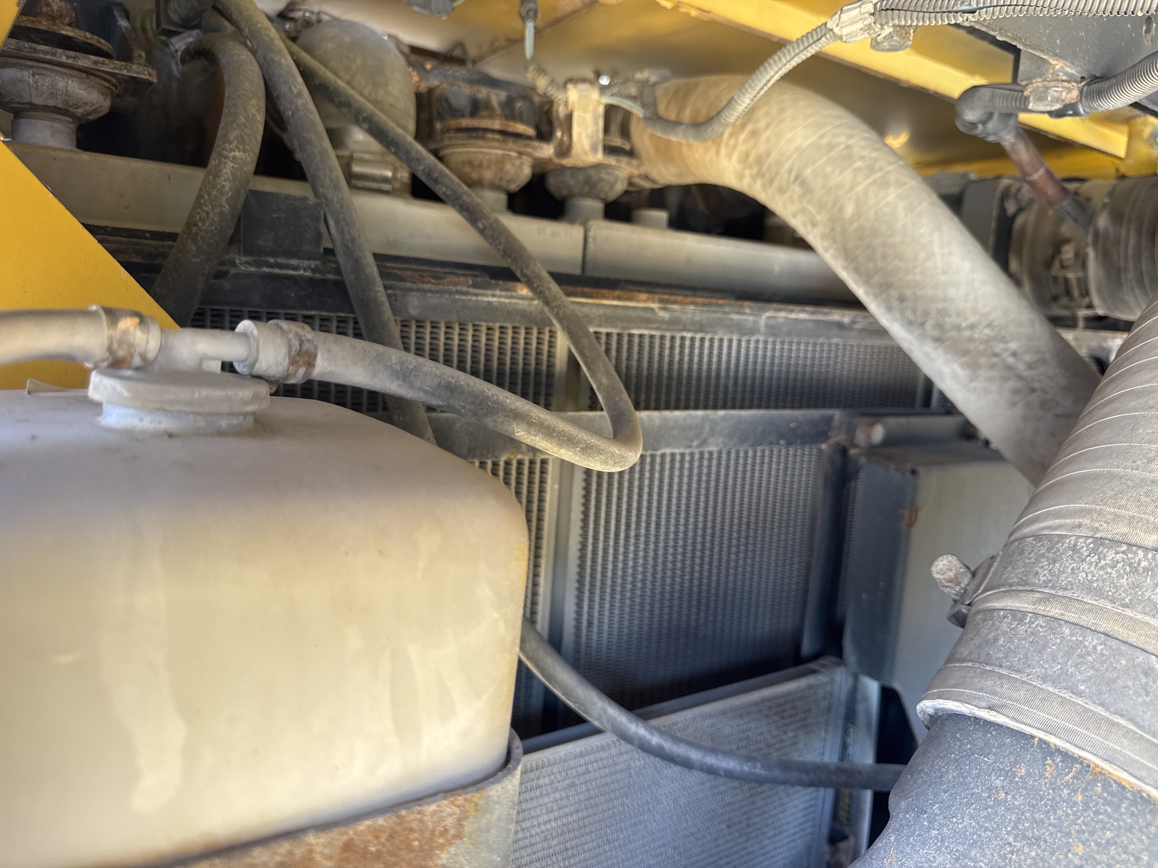 CDB-020-Komatsu-D155A-6R-Crawler-dozers-inspection-Engine-Radiator,-condenser,-intercooler,-hydraulic-cooler-1
