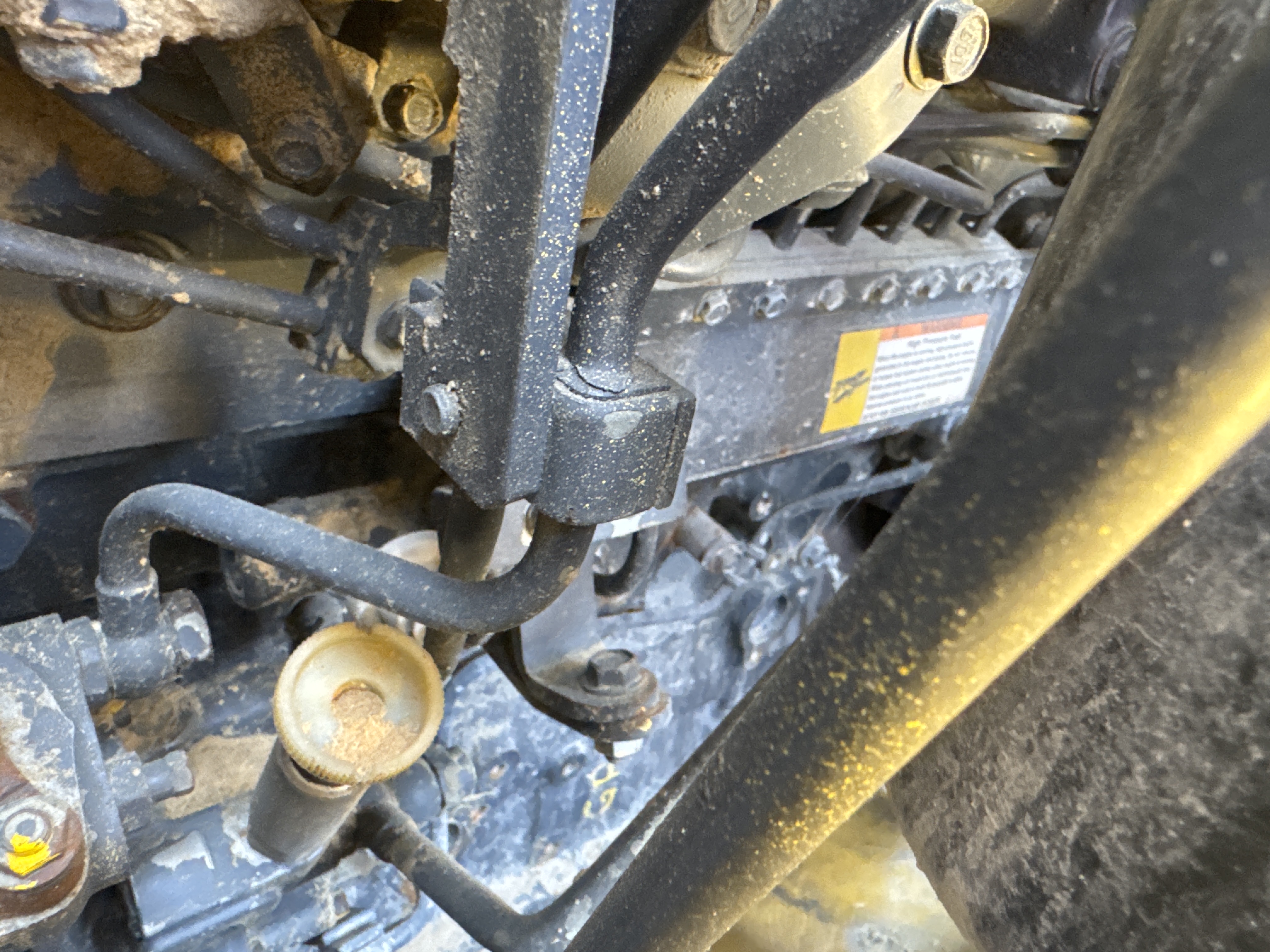 CDB-020-Komatsu-D155A-6R-Crawler-dozers-inspection-Engine-Engine-oil-leaks-1