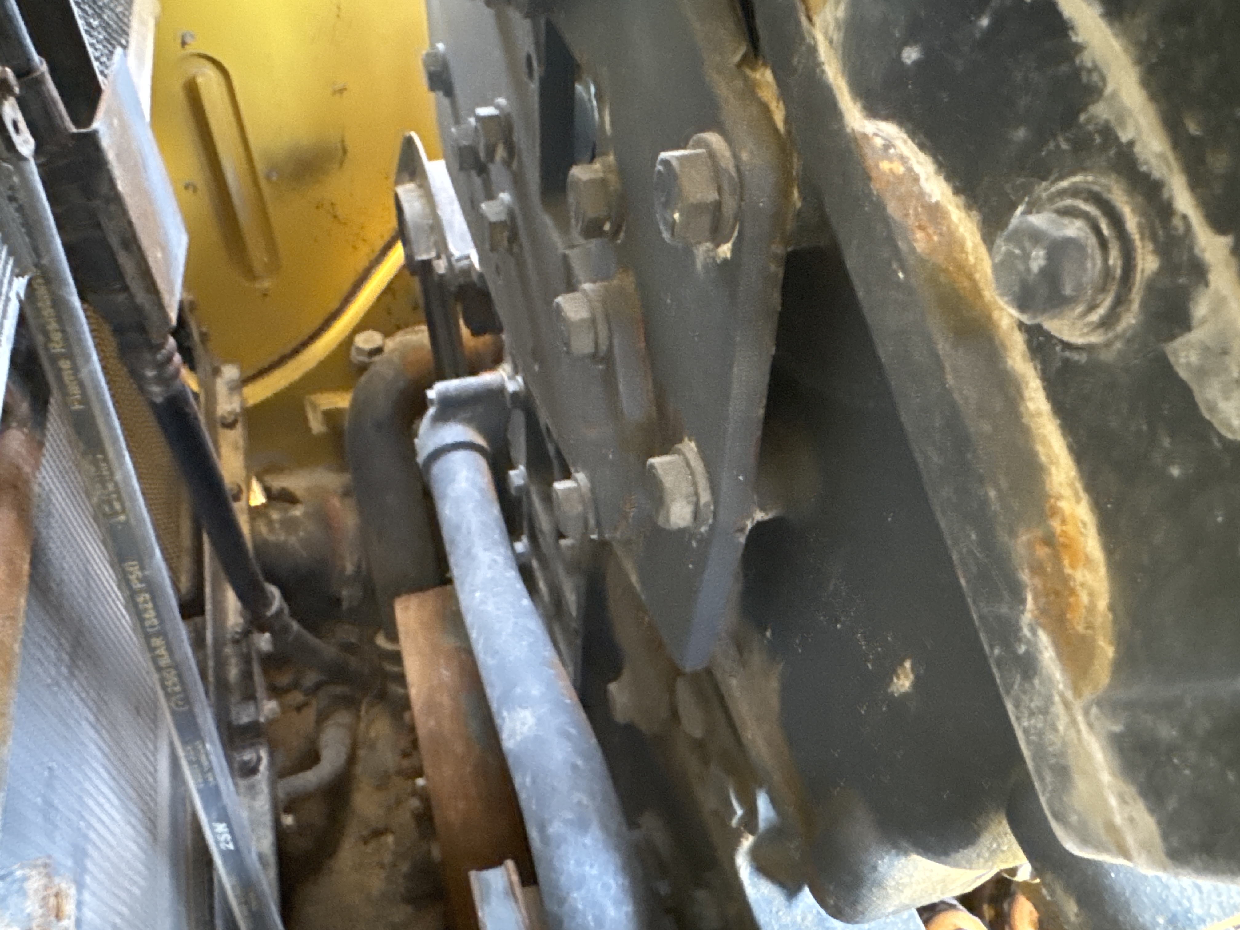 CDB-020-Komatsu-D155A-6R-Crawler-dozers-inspection-Engine-Engine-oil-leaks-1