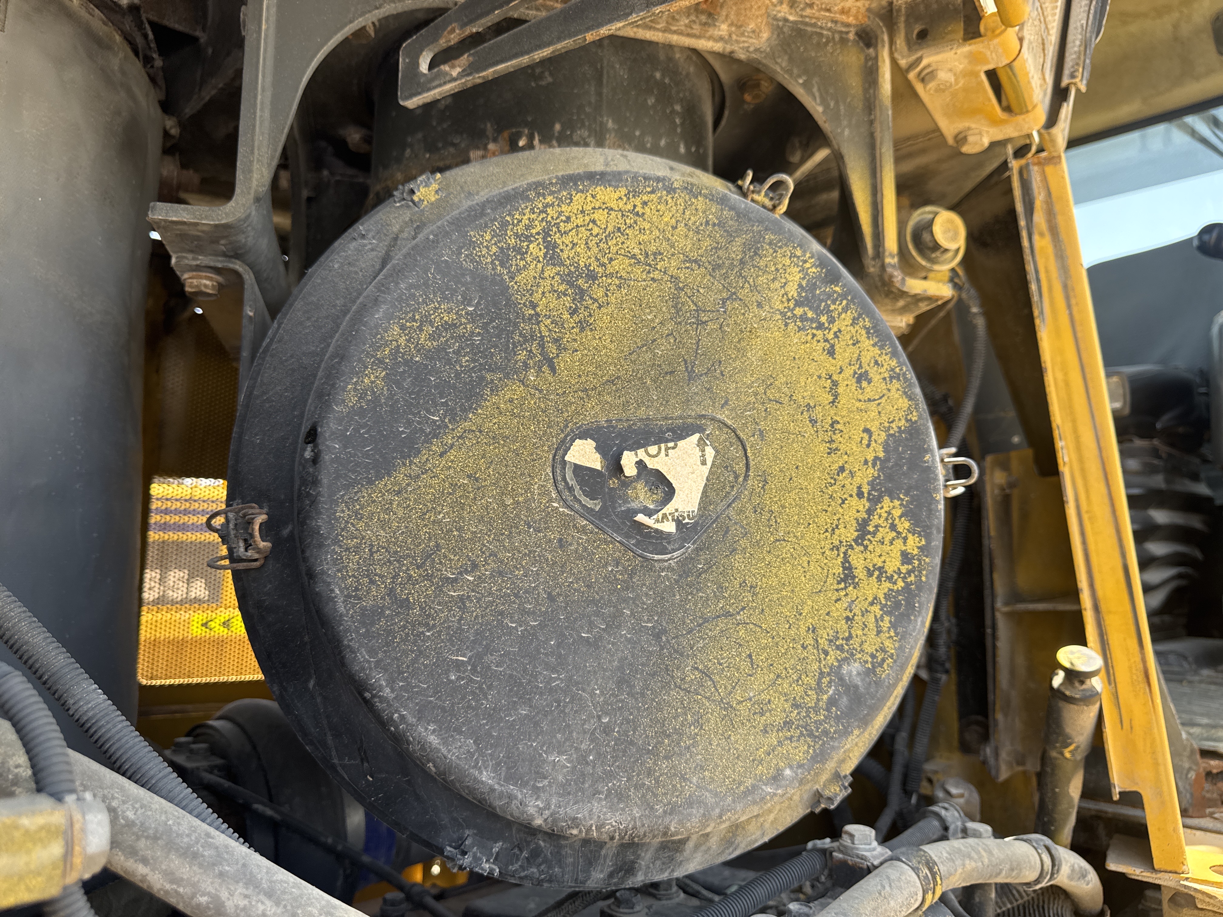 CDB-020-Komatsu-D155A-6R-Crawler-dozers-inspection-Engine-Air-intake-system-1