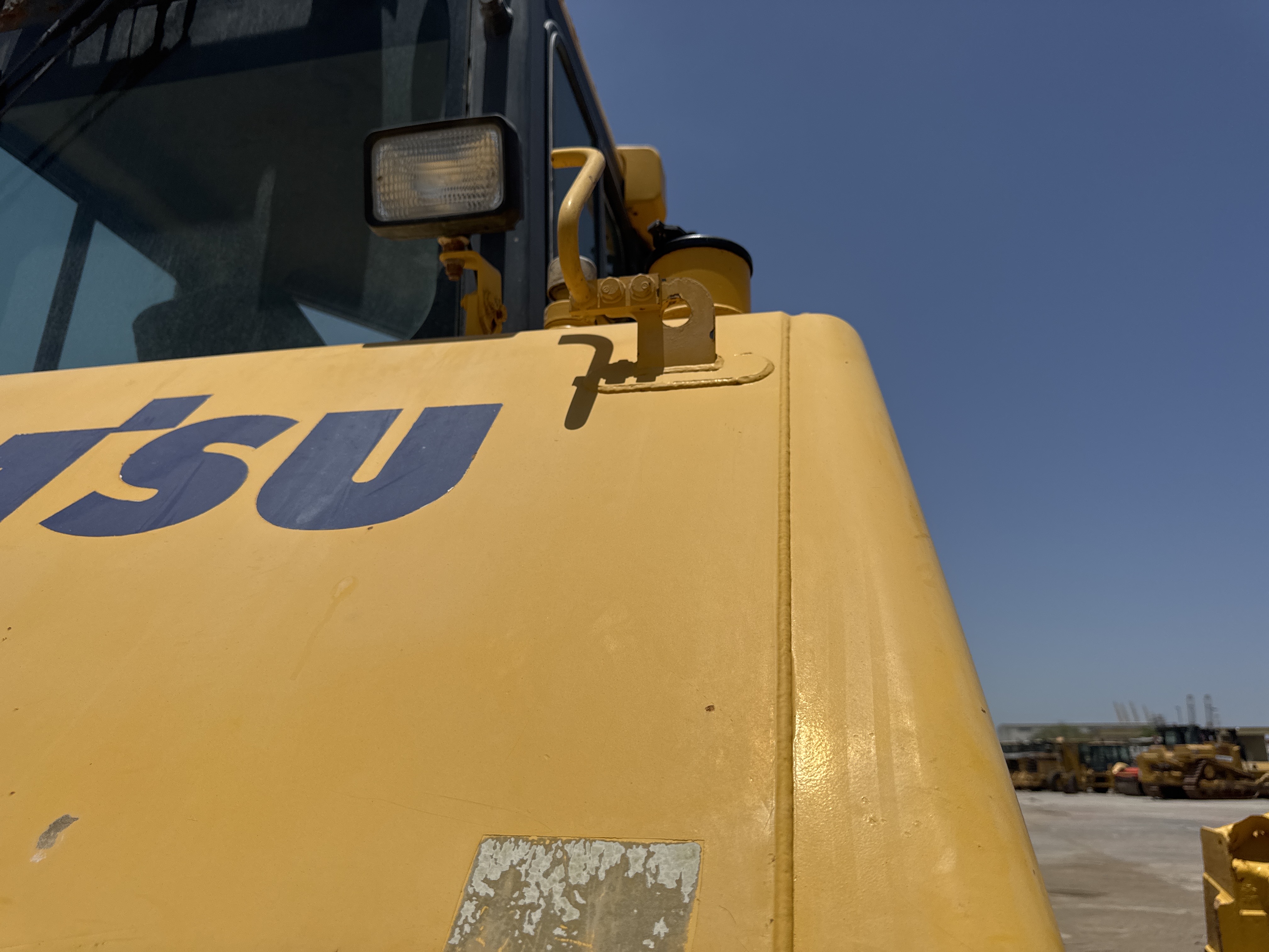 CDB-020-Komatsu-D155A-6R-Crawler-dozers-inspection-Engine-Fuel-tank-1