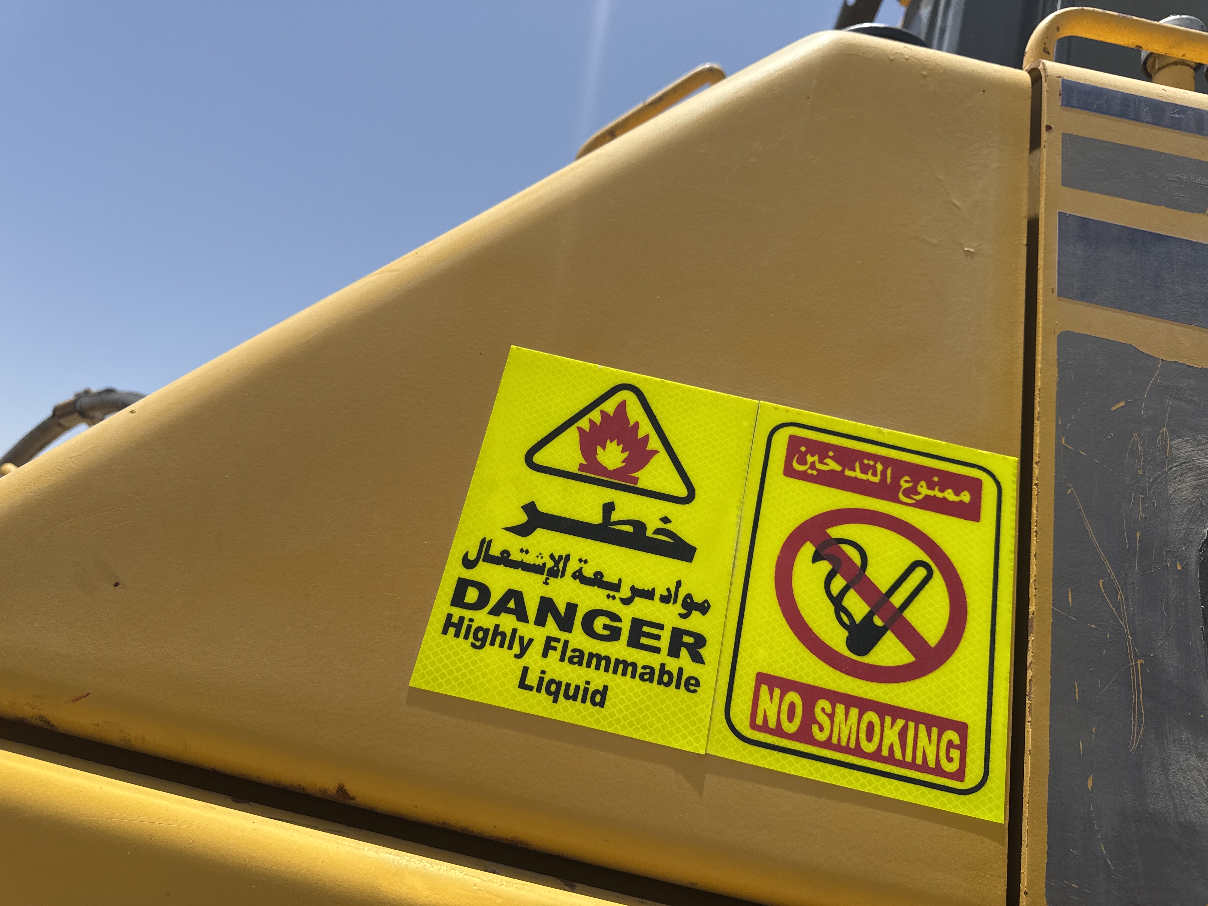 CDB-020-Komatsu-D155A-6R-Crawler-dozers-inspection-Engine-Fuel-tank-1