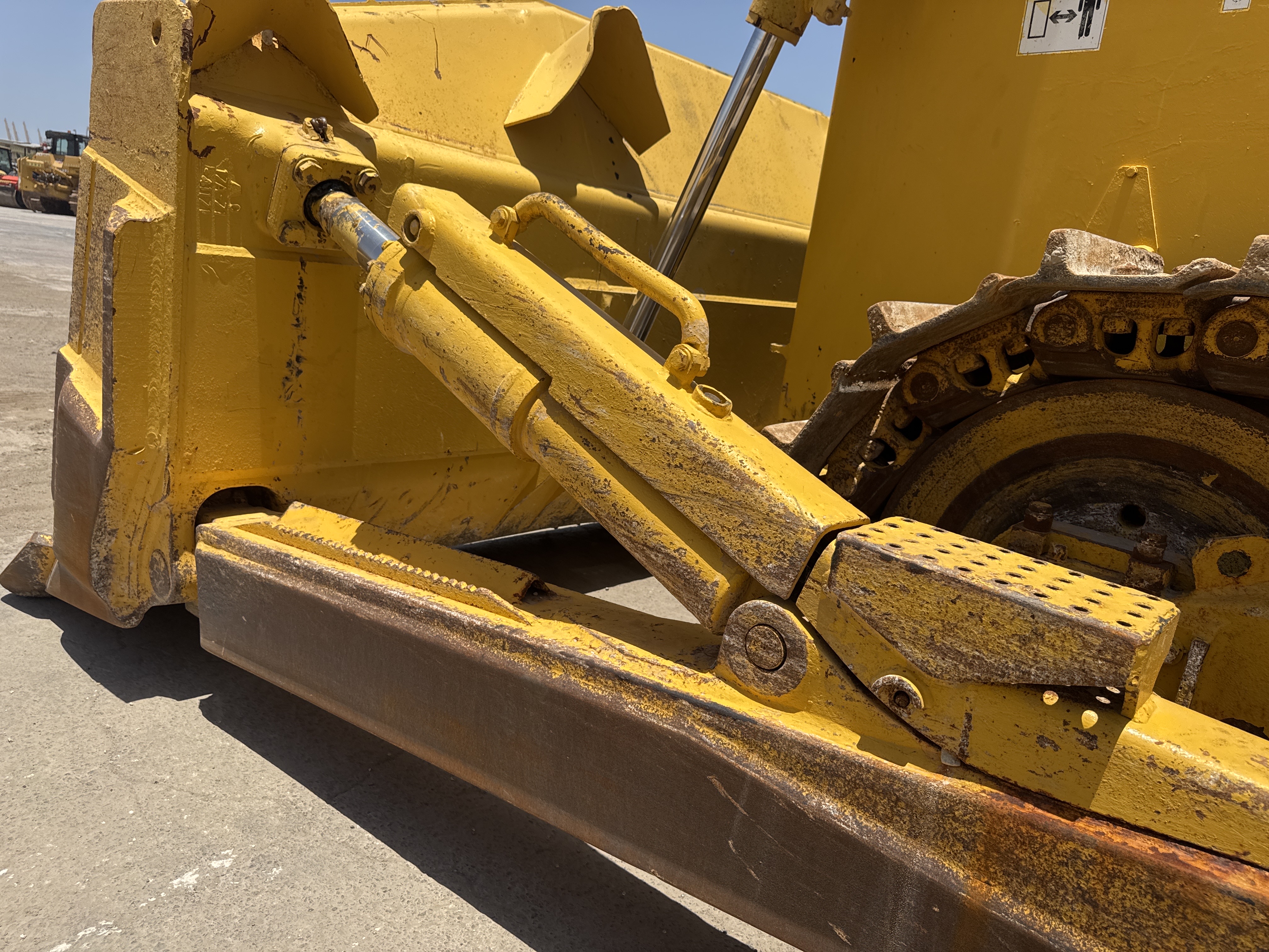 CDB-021-كوماتسو-D155A-6-بلدوزرات-مجنزرة-فحص-الملحق-ذراع-الدفع-1