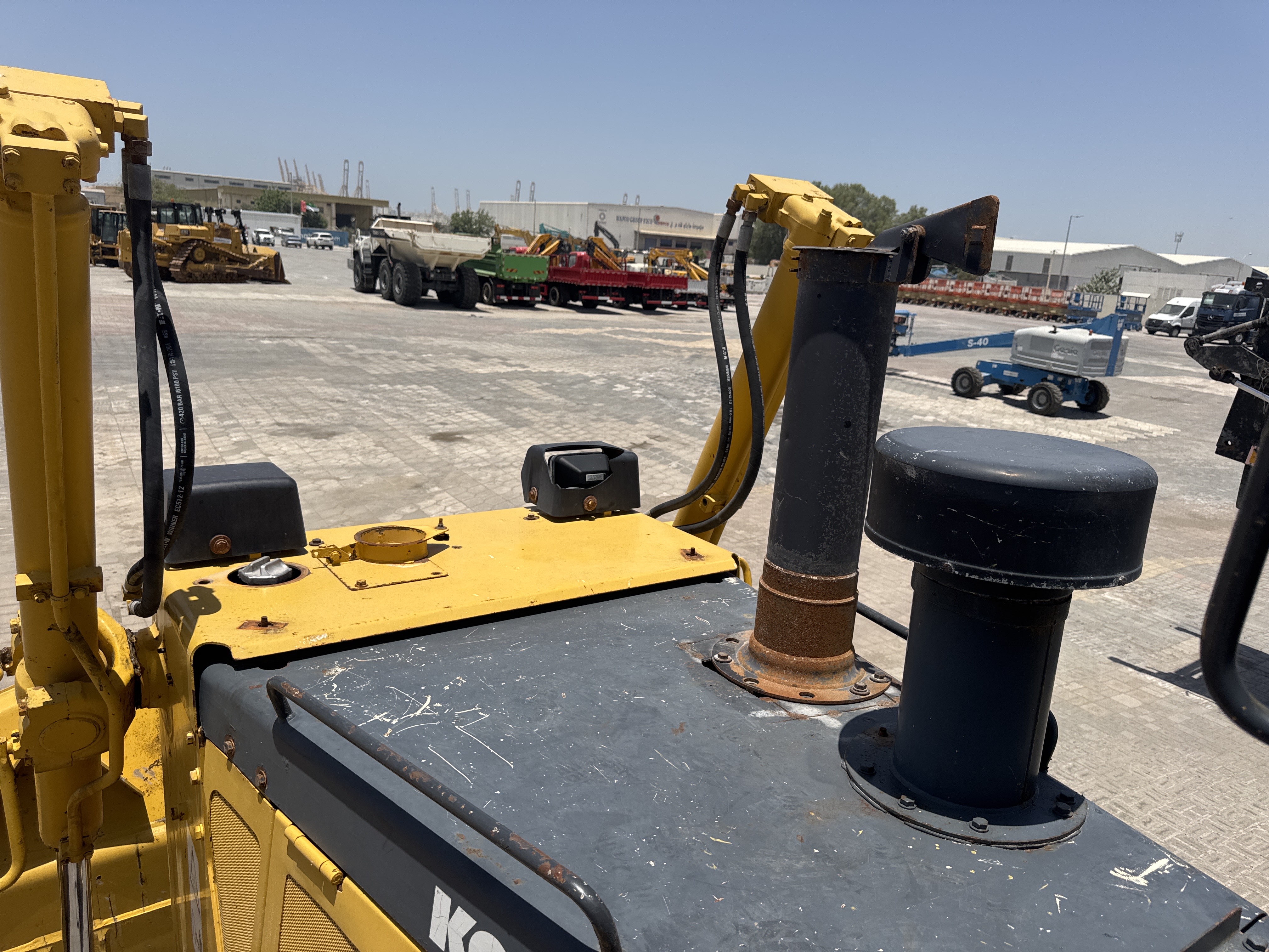 CDB-021-كوماتسو-D155A-6-بلدوزرات-مجنزرة-فحص-الأمان-هيكل-الحماية-من-السقوط-(ROPS/FOPS)-1