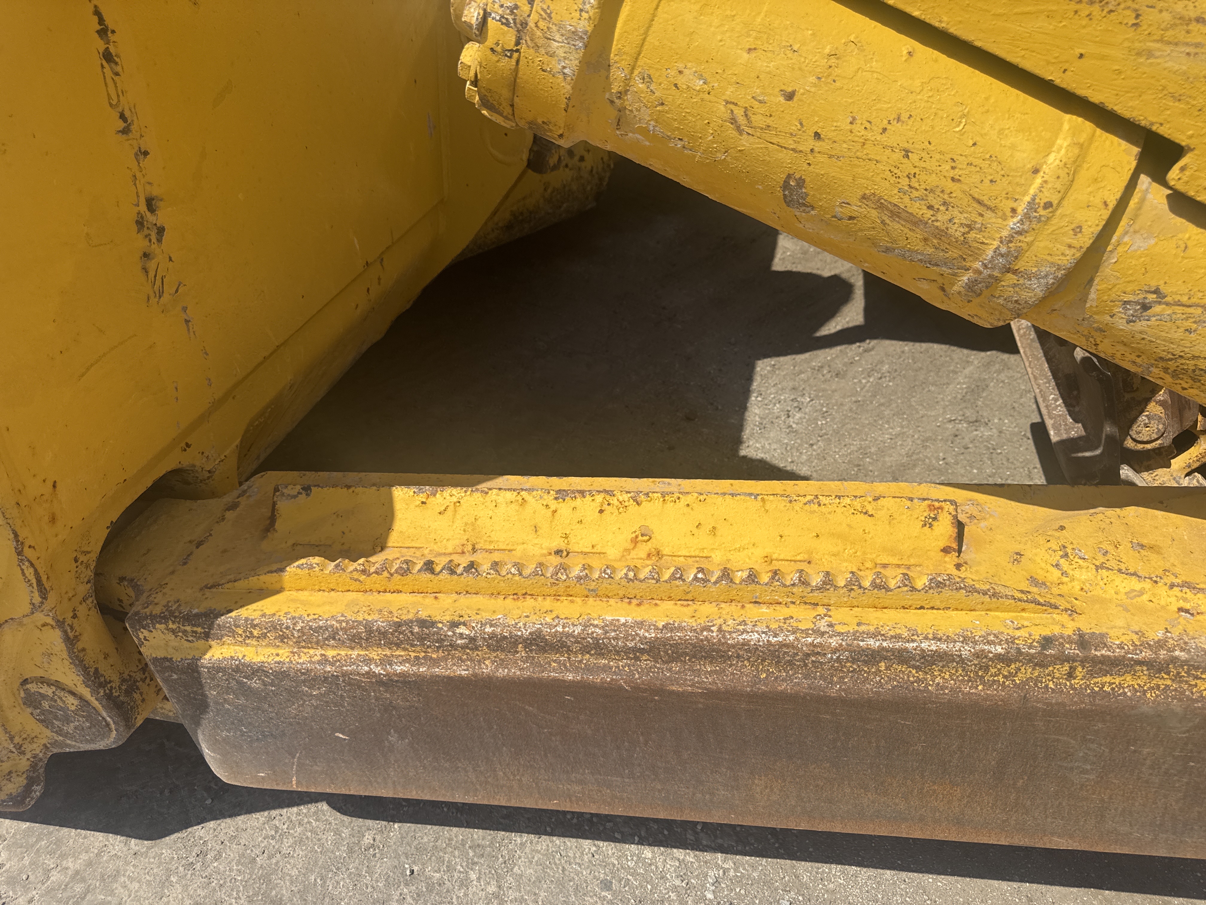 CDB-021-كوماتسو-D155A-6-بلدوزرات-مجنزرة-فحص-الهيكل-السلالم-والمداسات-1