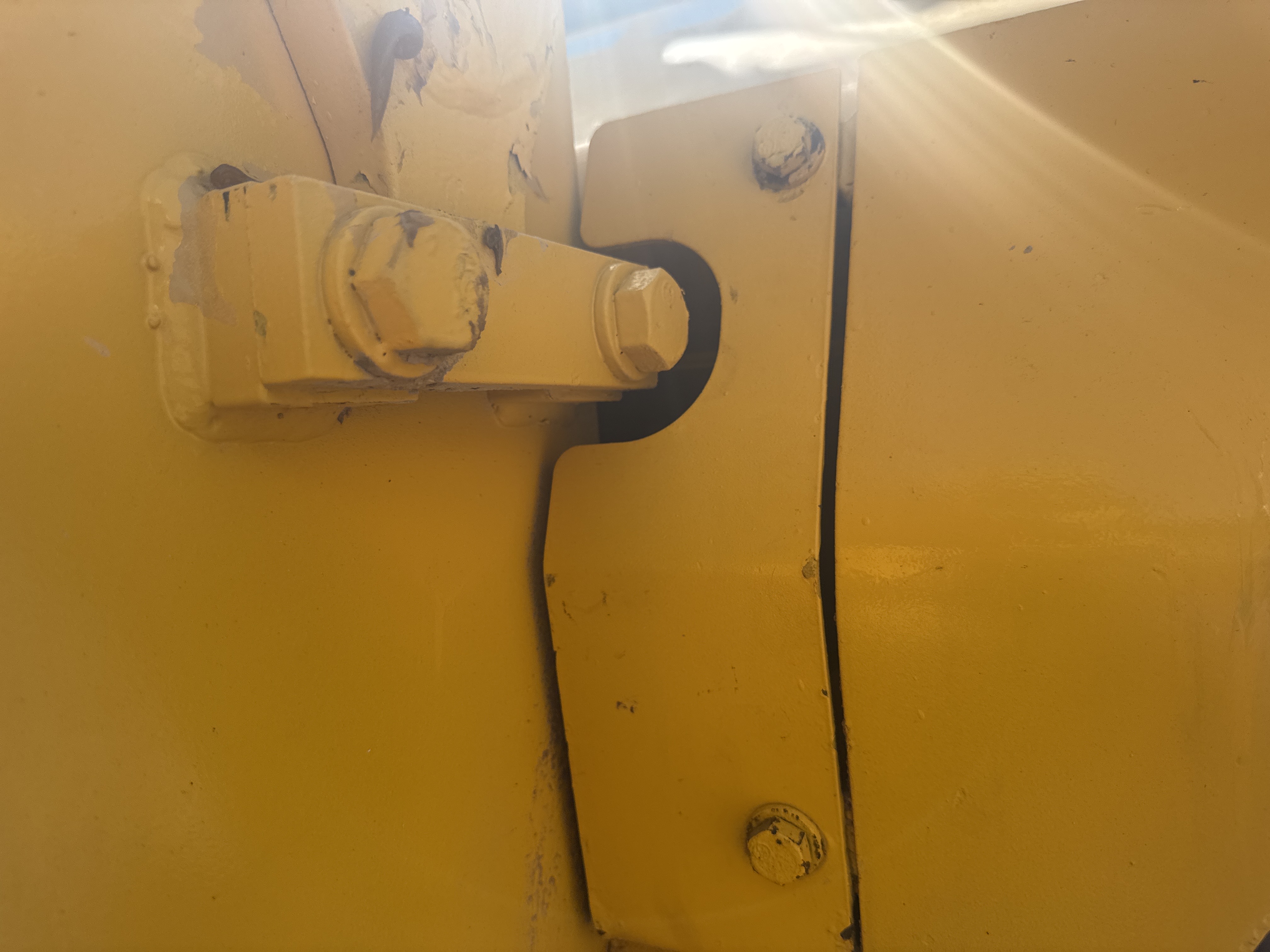 CDB-021-كوماتسو-D155A-6-بلدوزرات-مجنزرة-فحص-الهيكل-الصفائح-المعدنية-(الفيبرجلاس)-1