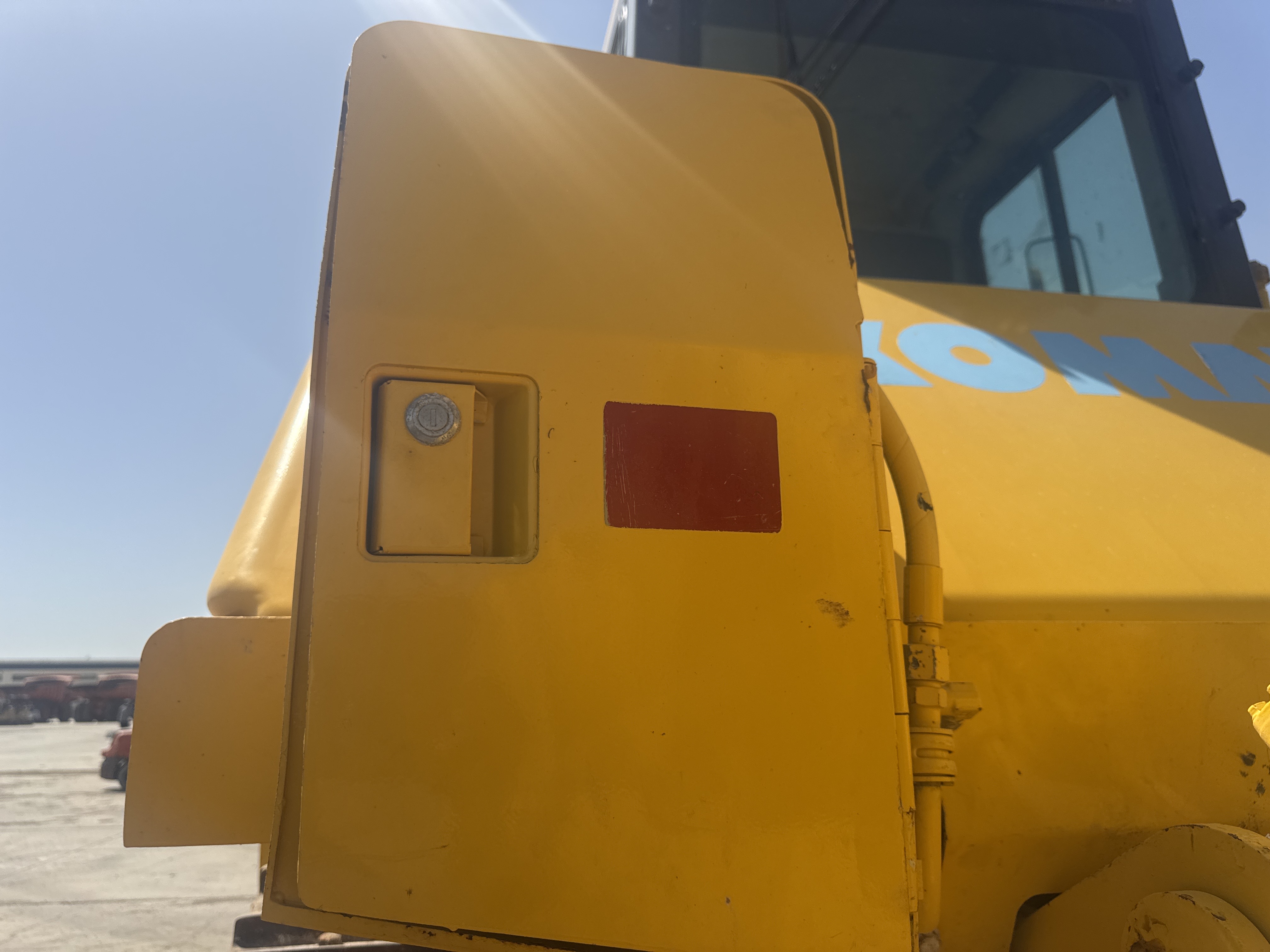 CDB-021-كوماتسو-D155A-6-بلدوزرات-مجنزرة-فحص-الهيكل-الصفائح-المعدنية-(الفيبرجلاس)-1