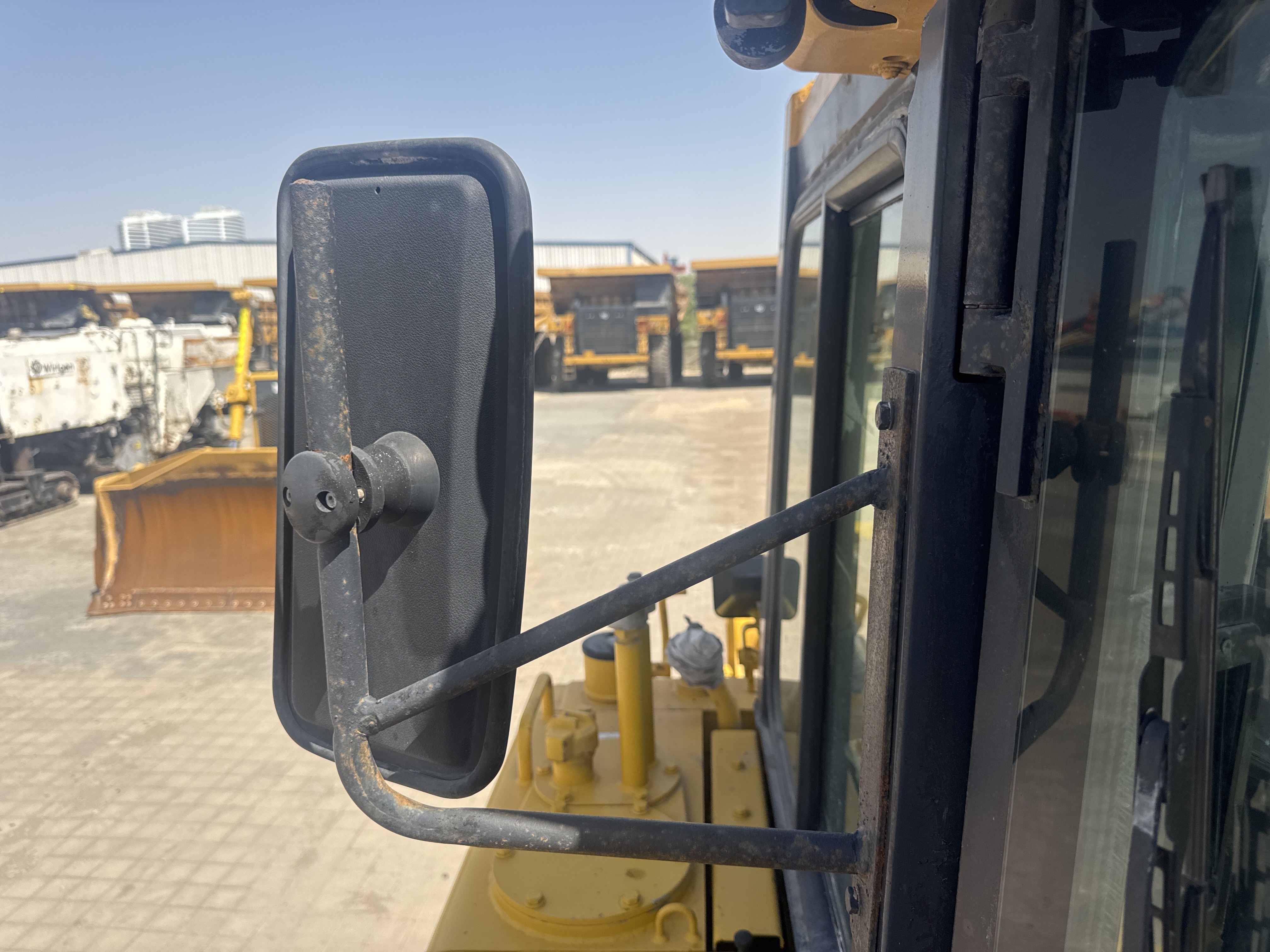 CDB-021-كوماتسو-D155A-6-بلدوزرات-مجنزرة-فحص-الكابينة-المرايا-1