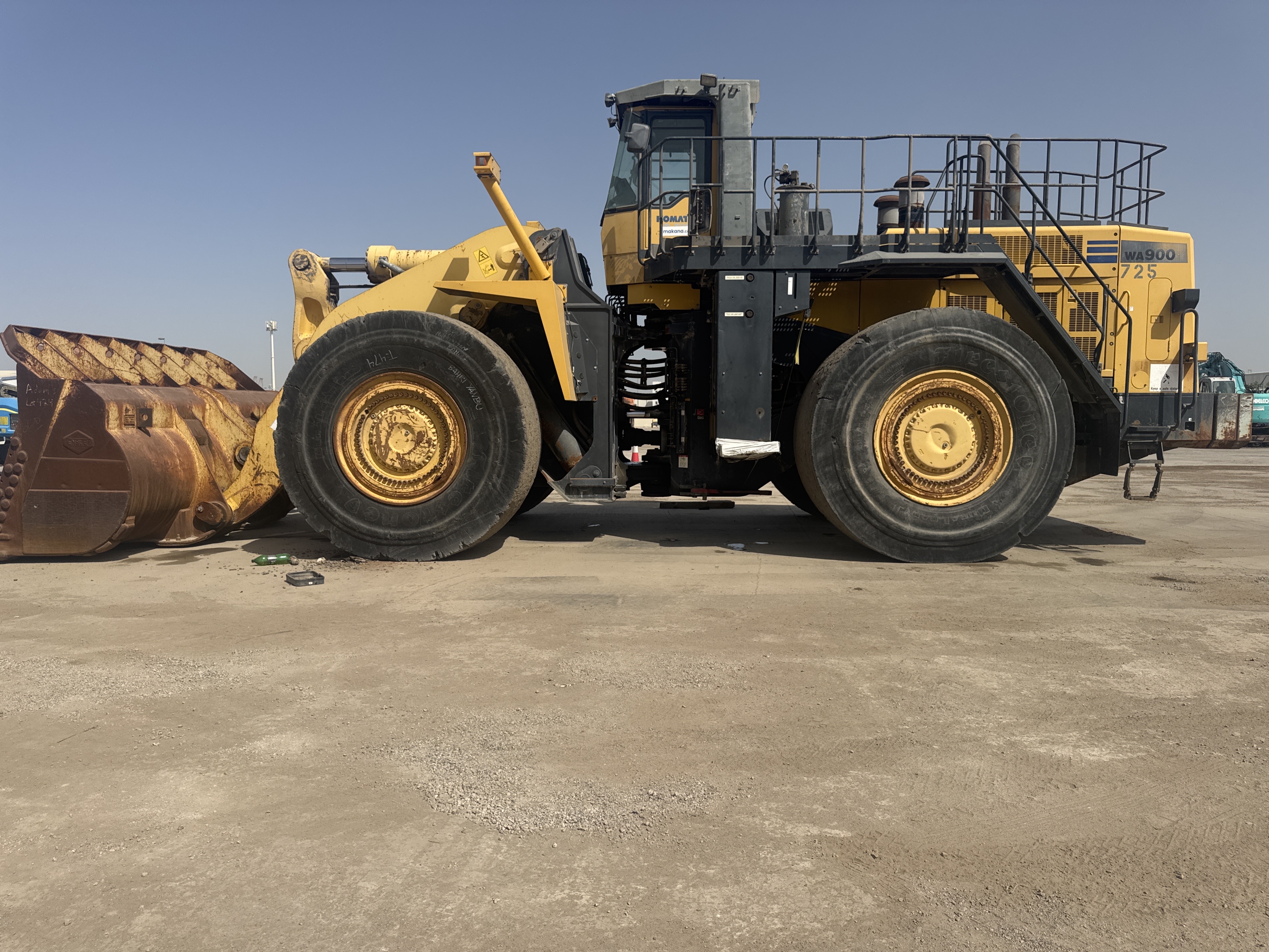 WHL-019-كوماتسو-WA900-3E0-لوادر-بعجلات-فحص-الهيكل-الصبغ-1