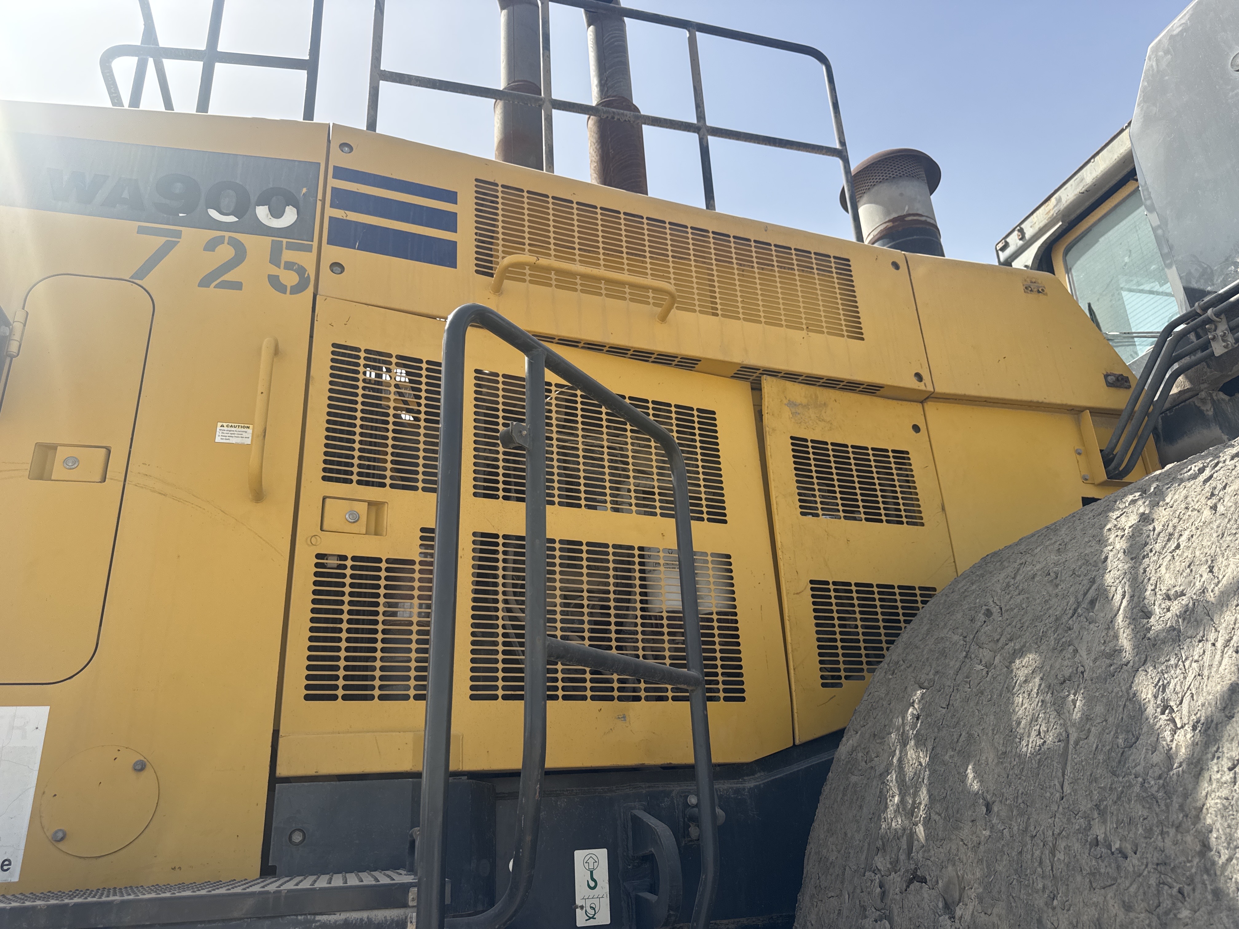 WHL-019-كوماتسو-WA900-3E0-لوادر-بعجلات-فحص-الهيكل-الصبغ-1