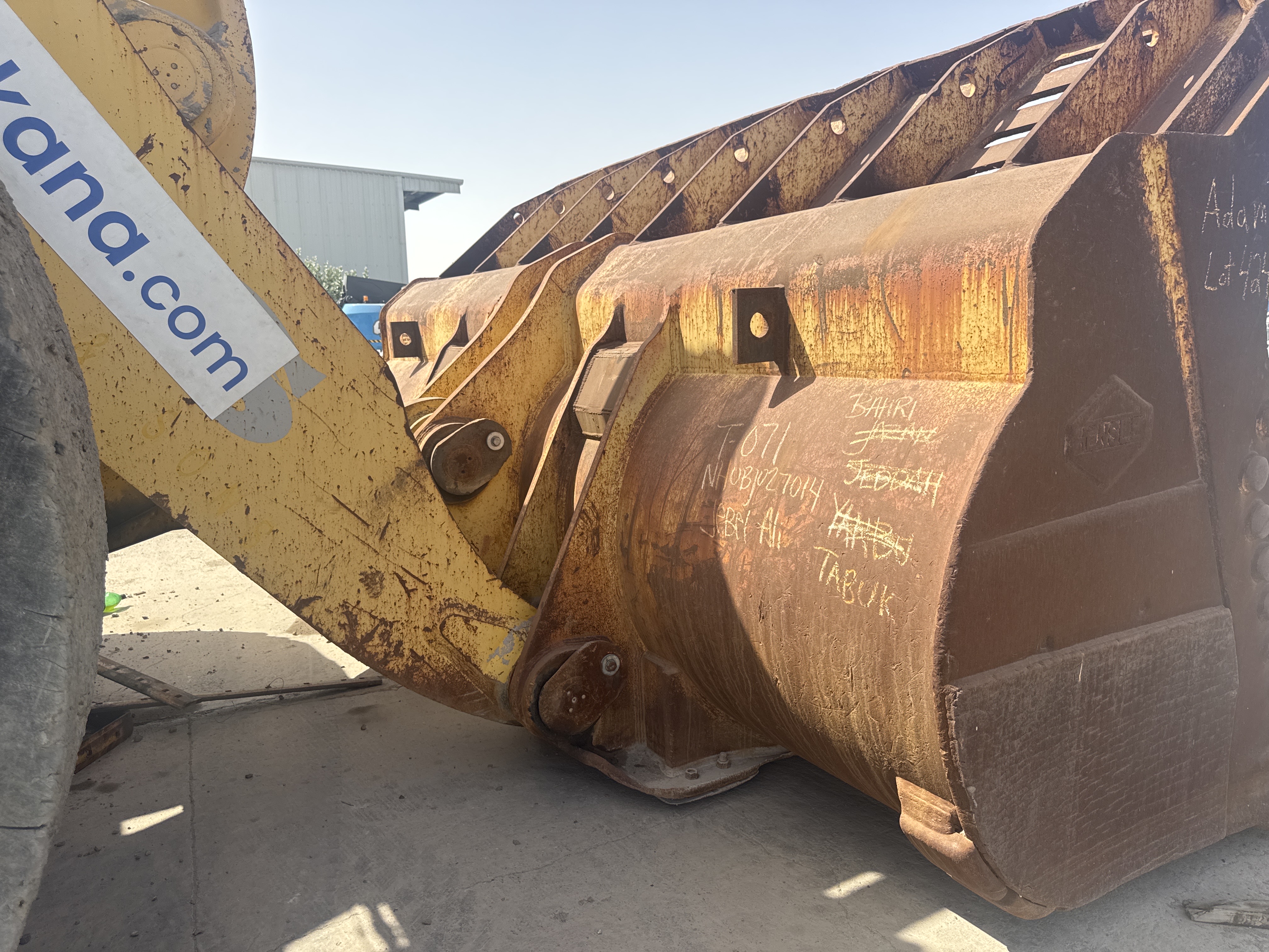 WHL-019-كوماتسو-WA900-3E0-لوادر-بعجلات-فحص-الهيكل-الصبغ-1