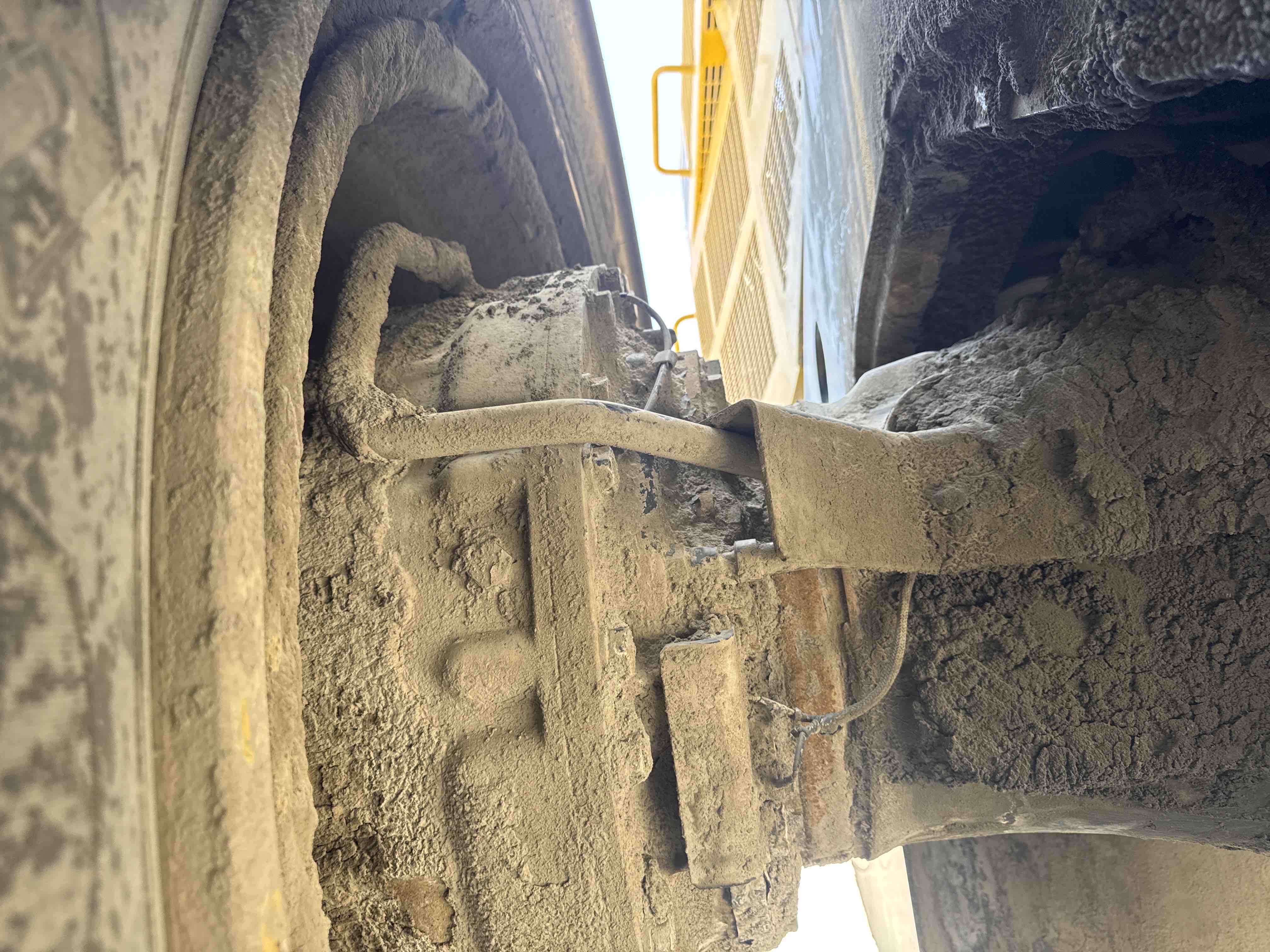 WHL-019-كوماتسو-WA900-3E0-لوادر-بعجلات-فحص-الأمان-نظام-الفرامل-1
