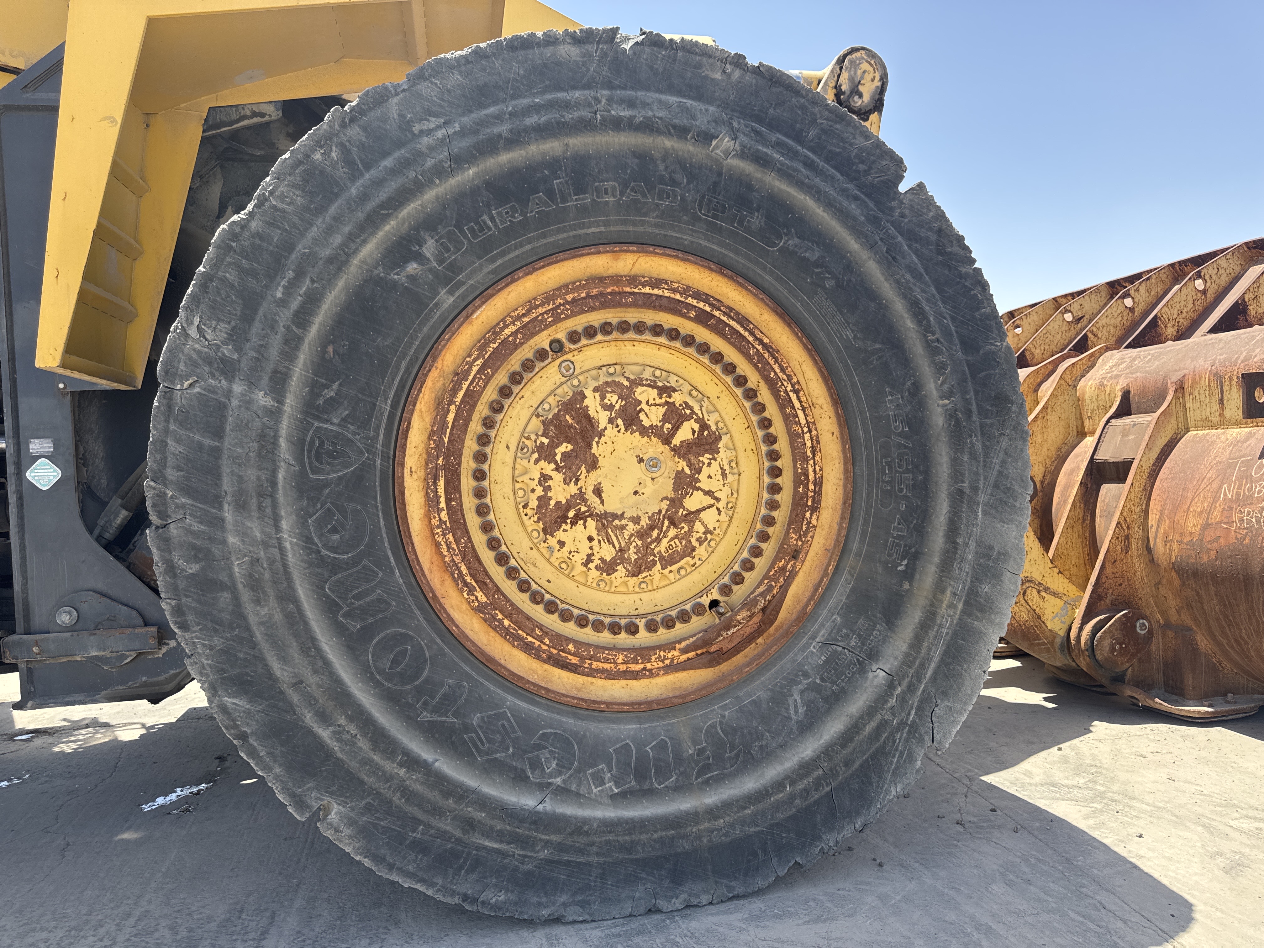 WHL-019-كوماتسو-WA900-3E0-لوادر-بعجلات-فحص-الهيكل-الإطار-الأمامي-الأيمن-/-محور-العجلة---الحالة-1