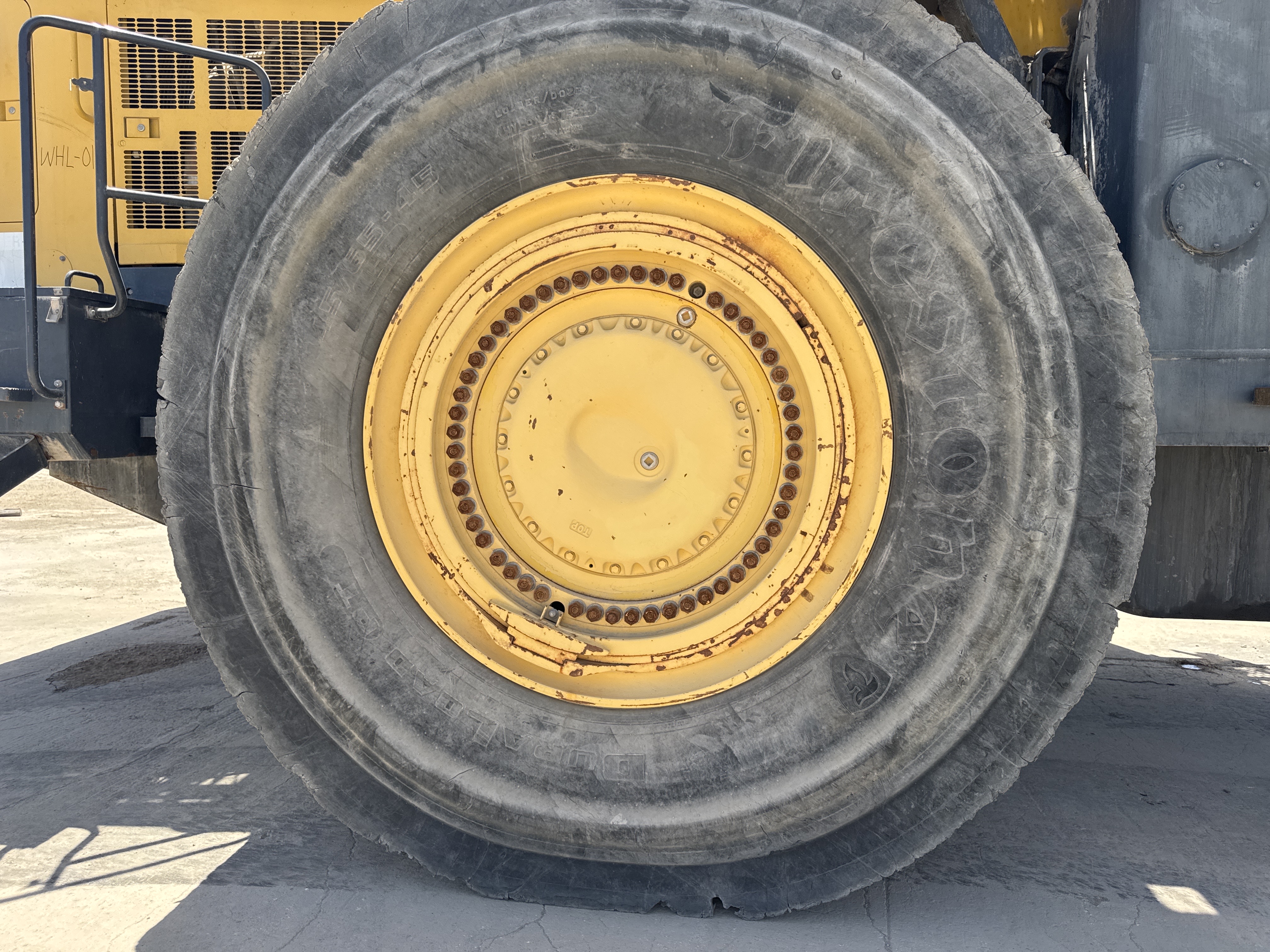 WHL-019-كوماتسو-WA900-3E0-لوادر-بعجلات-فحص-الهيكل-الإطار-الخلفي-الأيمن-/-محور-العجلة---الحالة-1