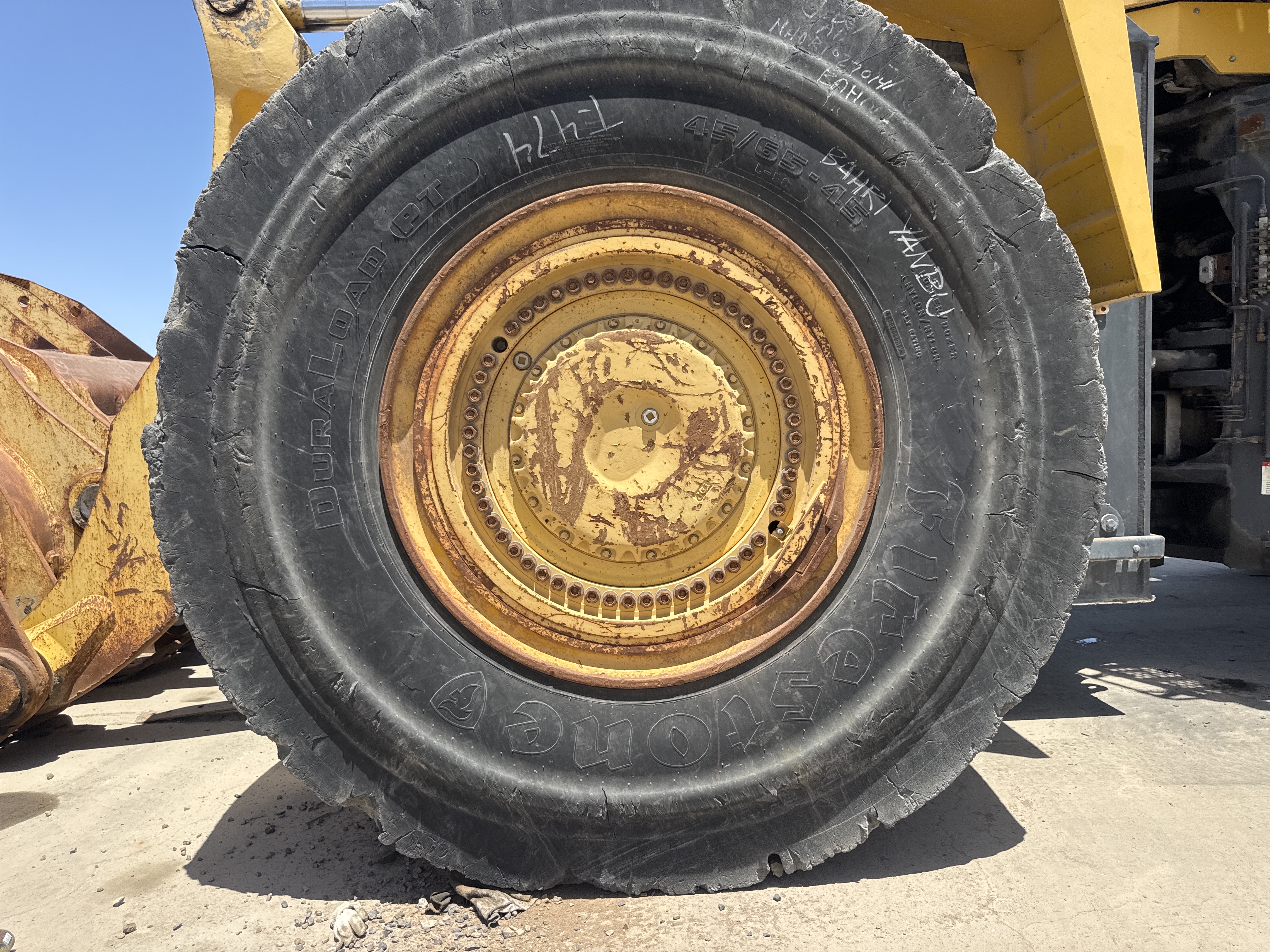 WHL-019-كوماتسو-WA900-3E0-لوادر-بعجلات-فحص-الهيكل-الإطار-الأمامي-الأيسر-/-محور-العجلة---الحالة-1