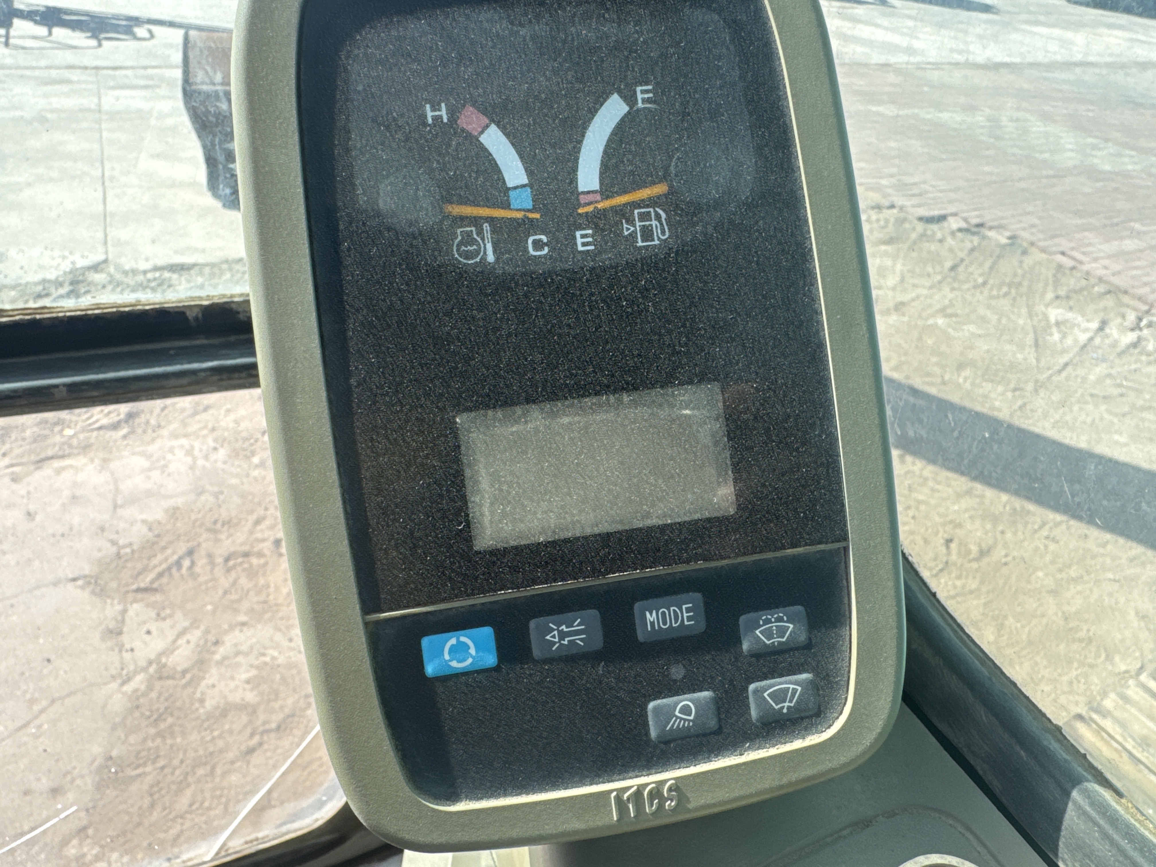 MDX-027-كوبلكو-SK200SR-حفارات-متوسطة-فحص-الكابينة-لوحة-العدادات-الإلكترونية-1