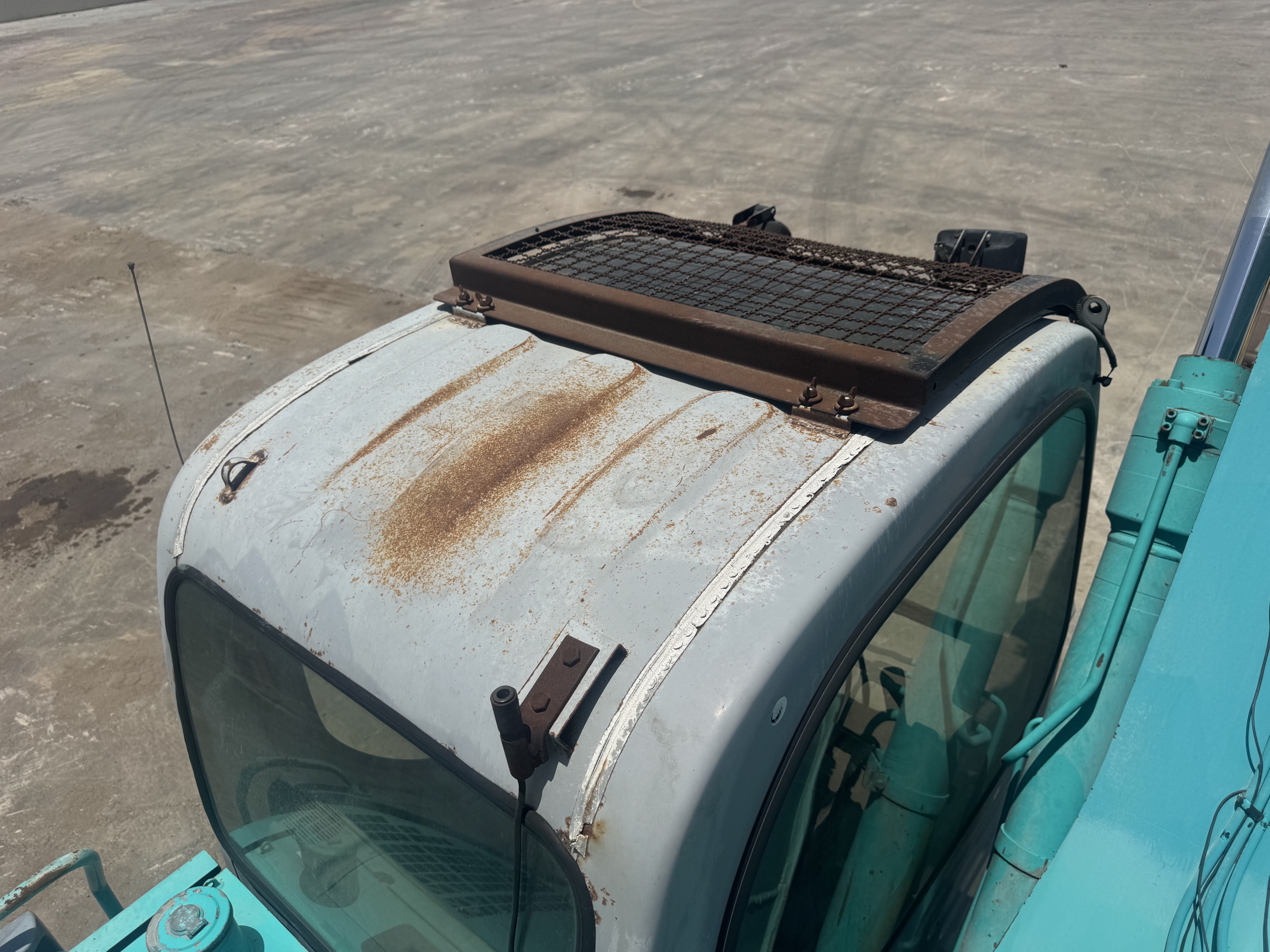 MDX-027-كوبلكو-SK200SR-حفارات-متوسطة-فحص-الأمان-هيكل-الحماية-من-السقوط-(ROPS/FOPS)-1