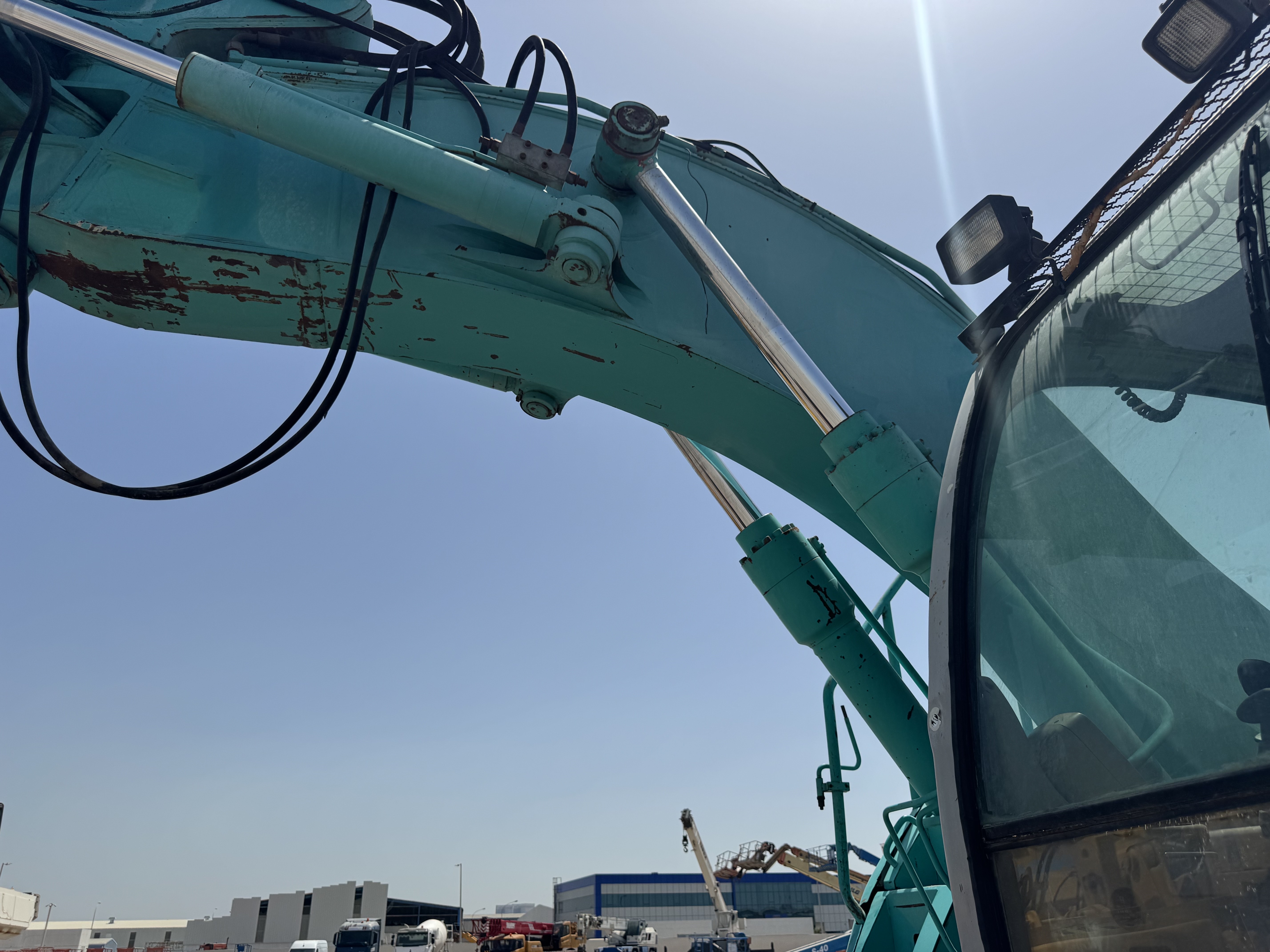 MDX-027-كوبلكو-SK200SR-حفارات-متوسطة-فحص-الهيدروليك-أسطوانة-رفع-الذراع-1