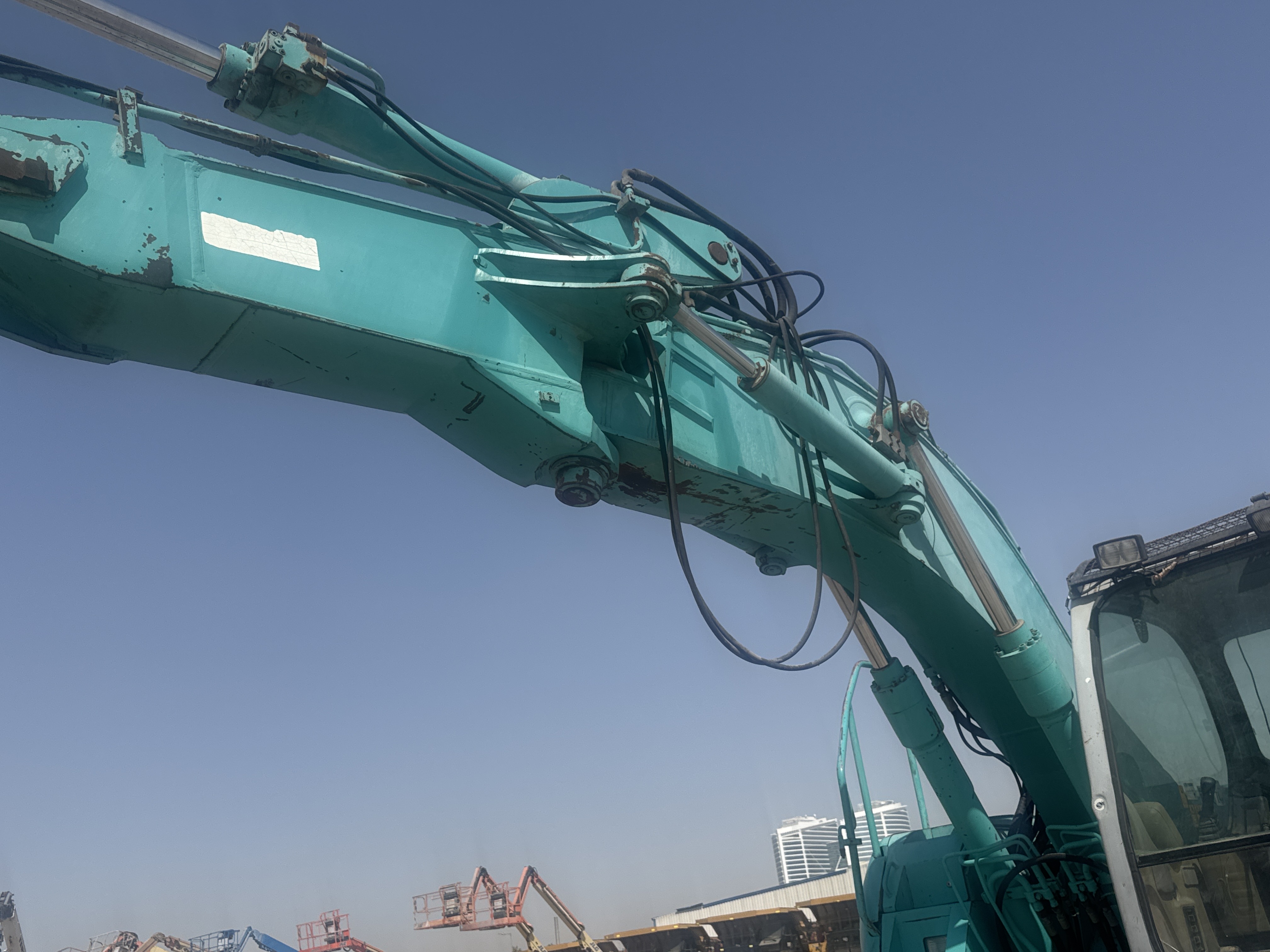 MDX-027-كوبلكو-SK200SR-حفارات-متوسطة-فحص-الهيكل-الذراع-1