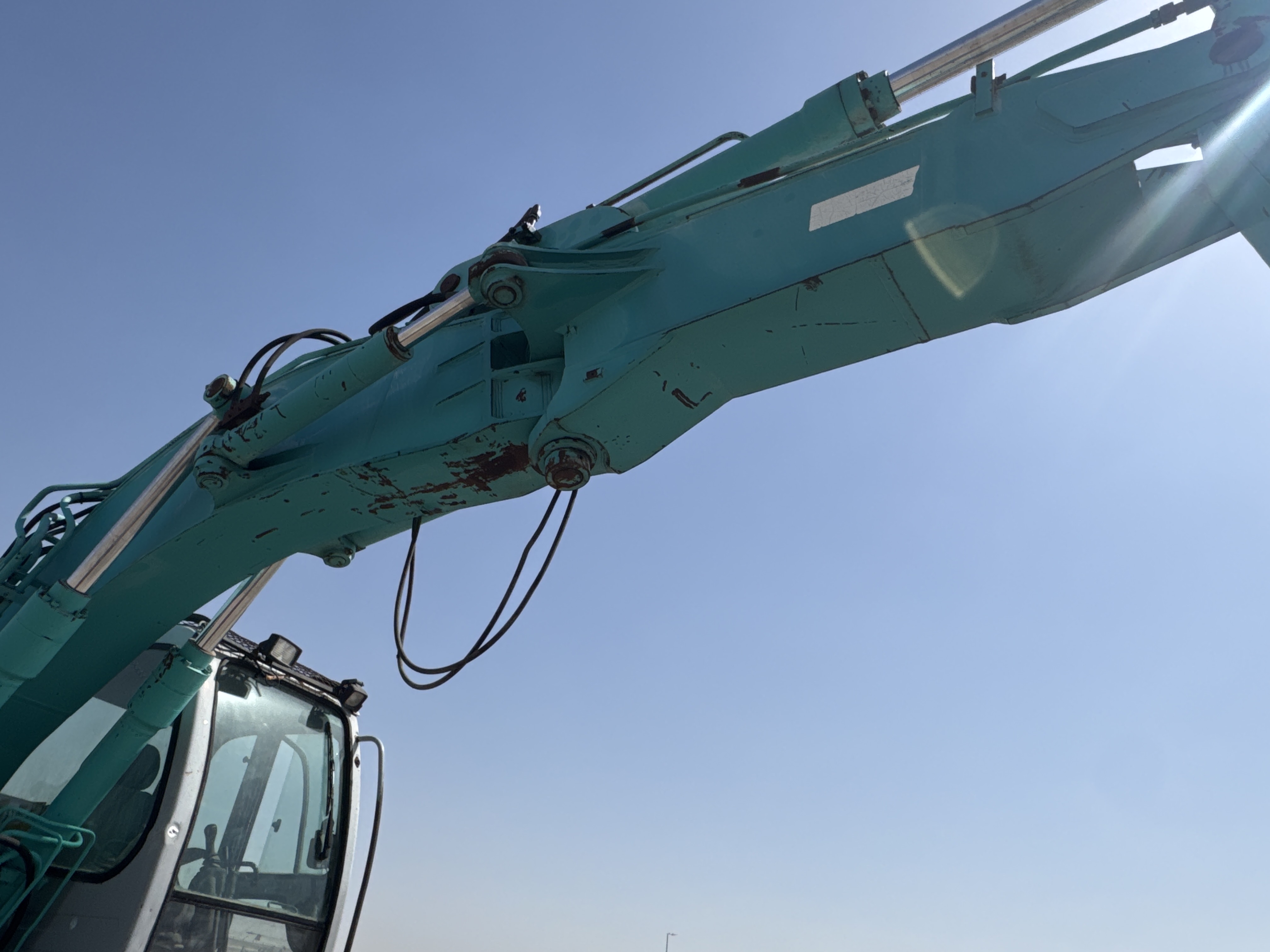 MDX-027-كوبلكو-SK200SR-حفارات-متوسطة-فحص-الهيكل-الذراع-1