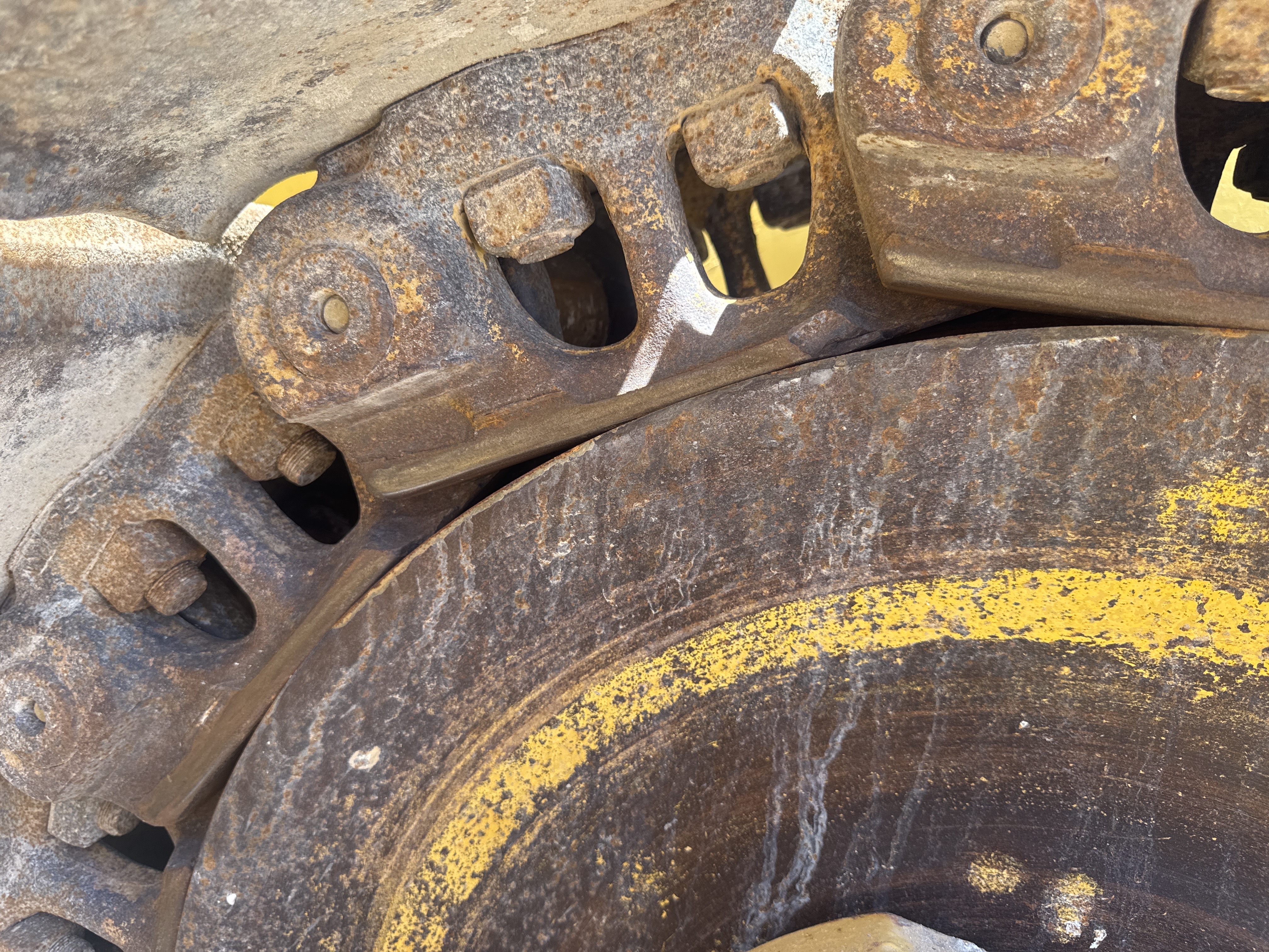 CDB-020-Komatsu-D155A-6R-Crawler-dozers-inspection-Undercarriage-Left-front-idler-5