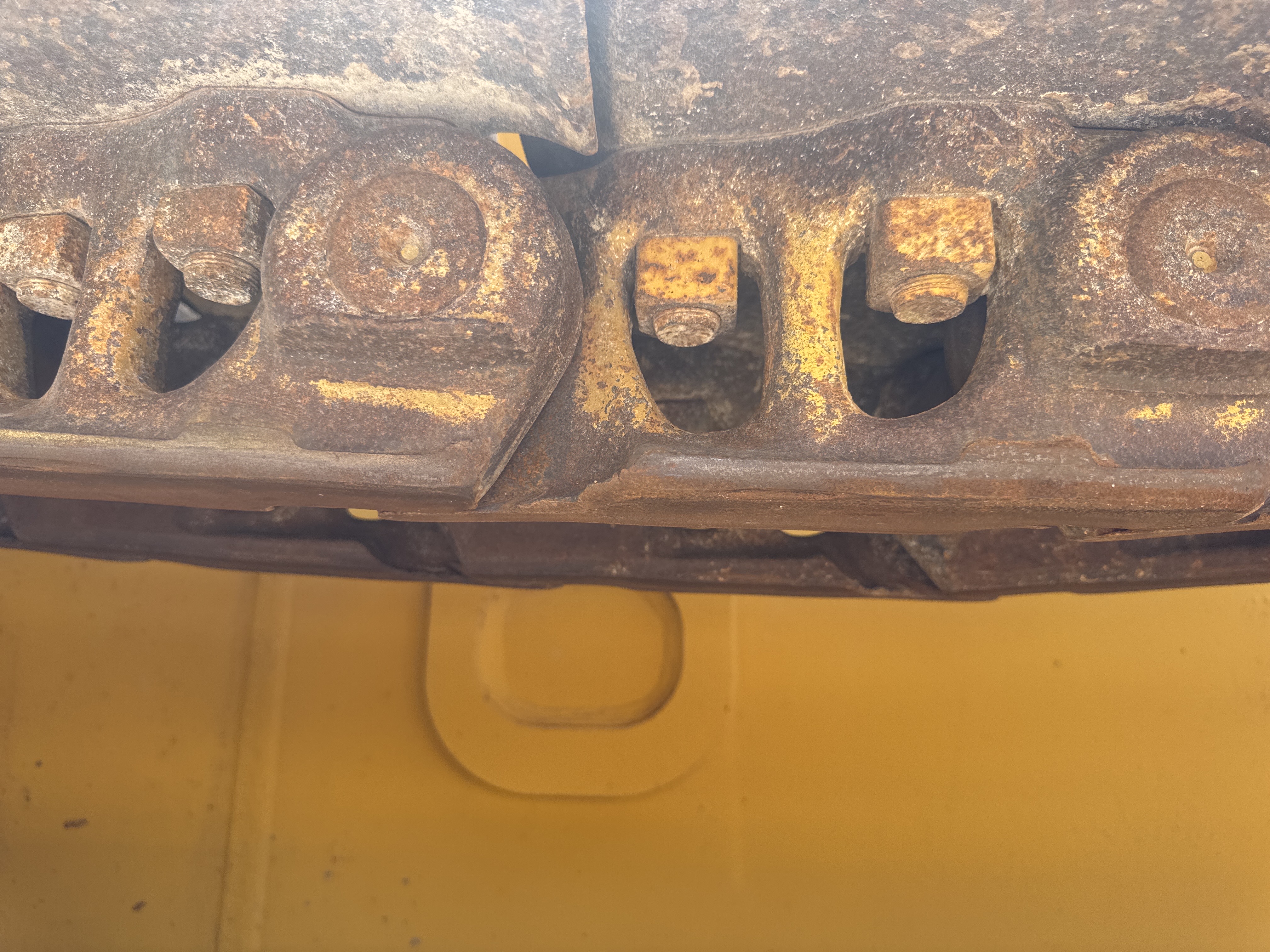 CDB-020-Komatsu-D155A-6R-Crawler-dozers-inspection-Undercarriage-Right-track-chain-5
