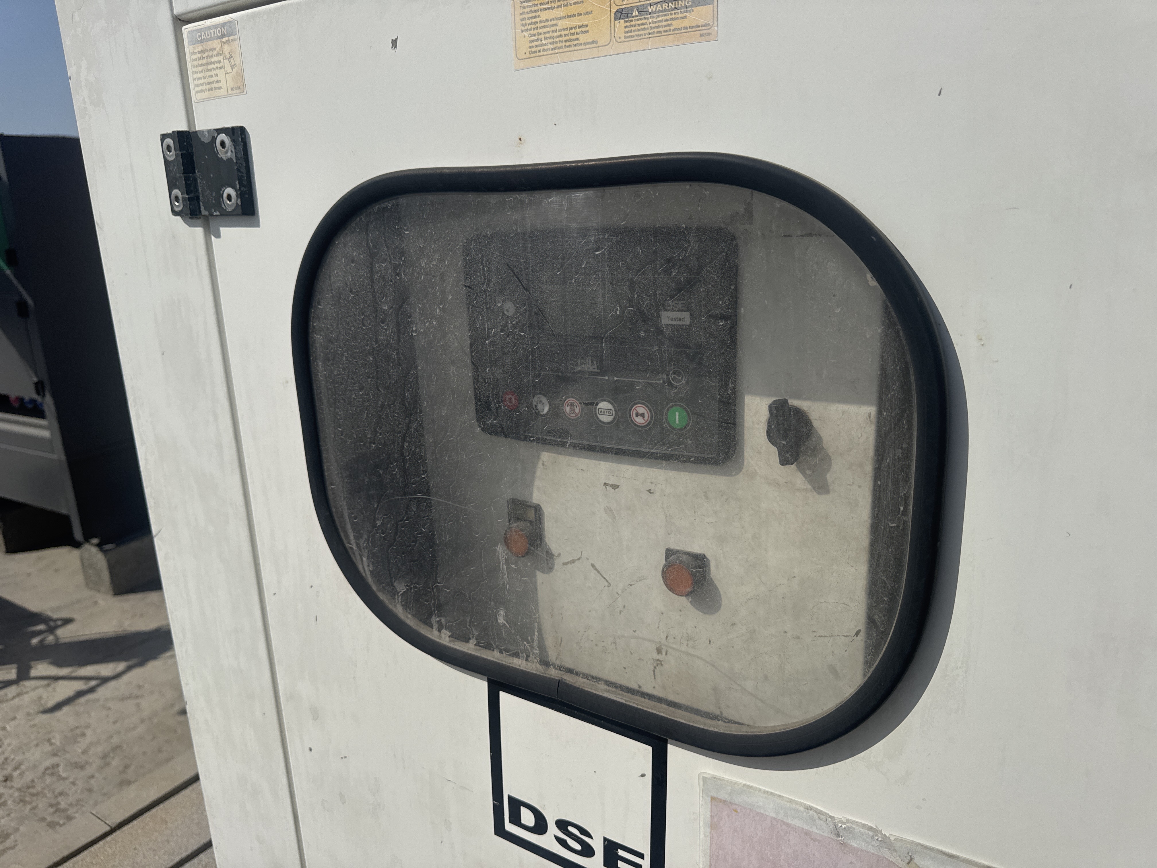 SGG-012-جون-دير-80-kVA-مولدات-ثابتة-فحص-الهيكل-الصفائح-المعدنية-(الفيبرجلاس)-4