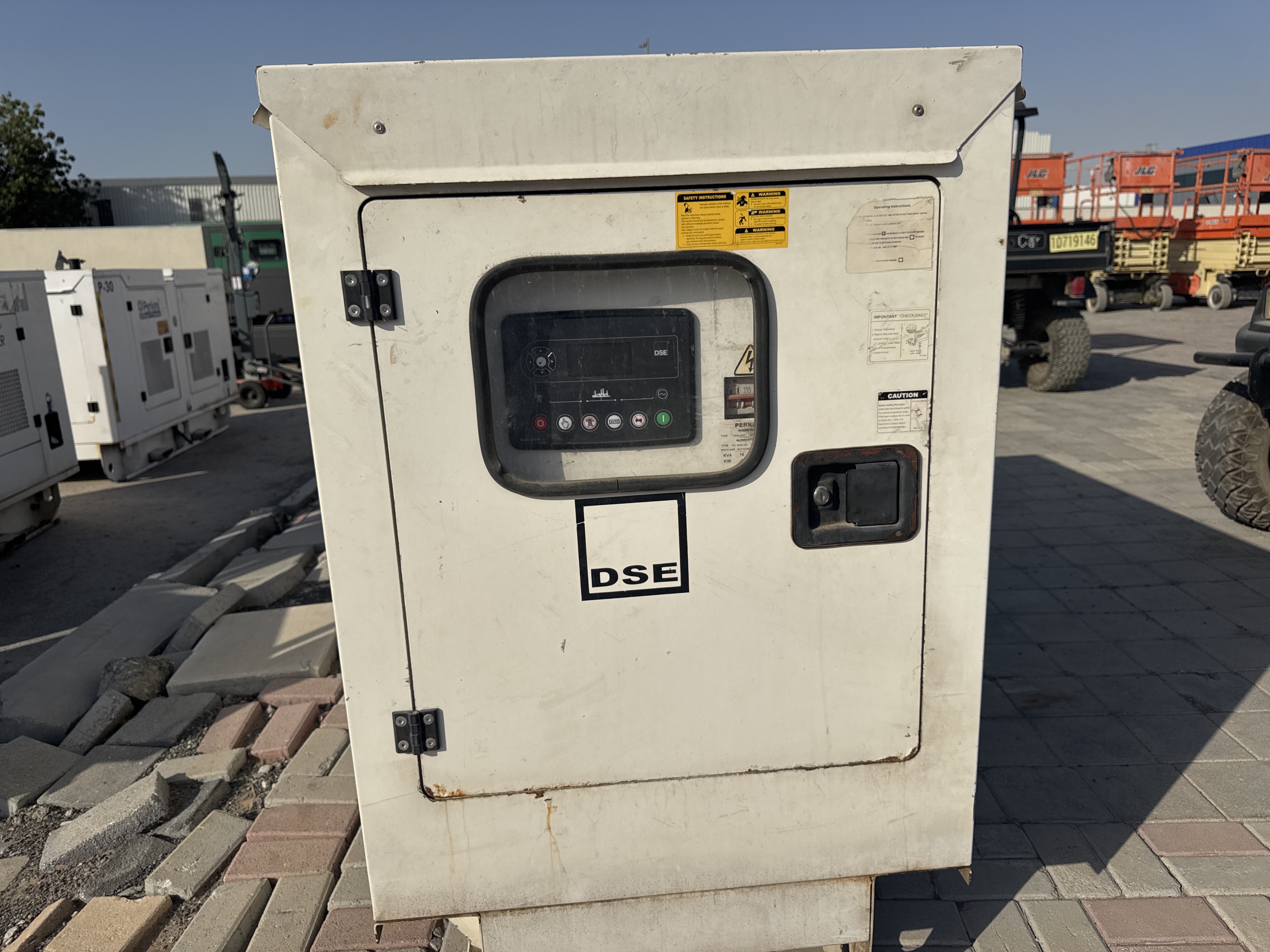 SGG-010-بيركنز-15-kVA-مولدات-ثابتة-فحص-الهيكل-الصبغ-1