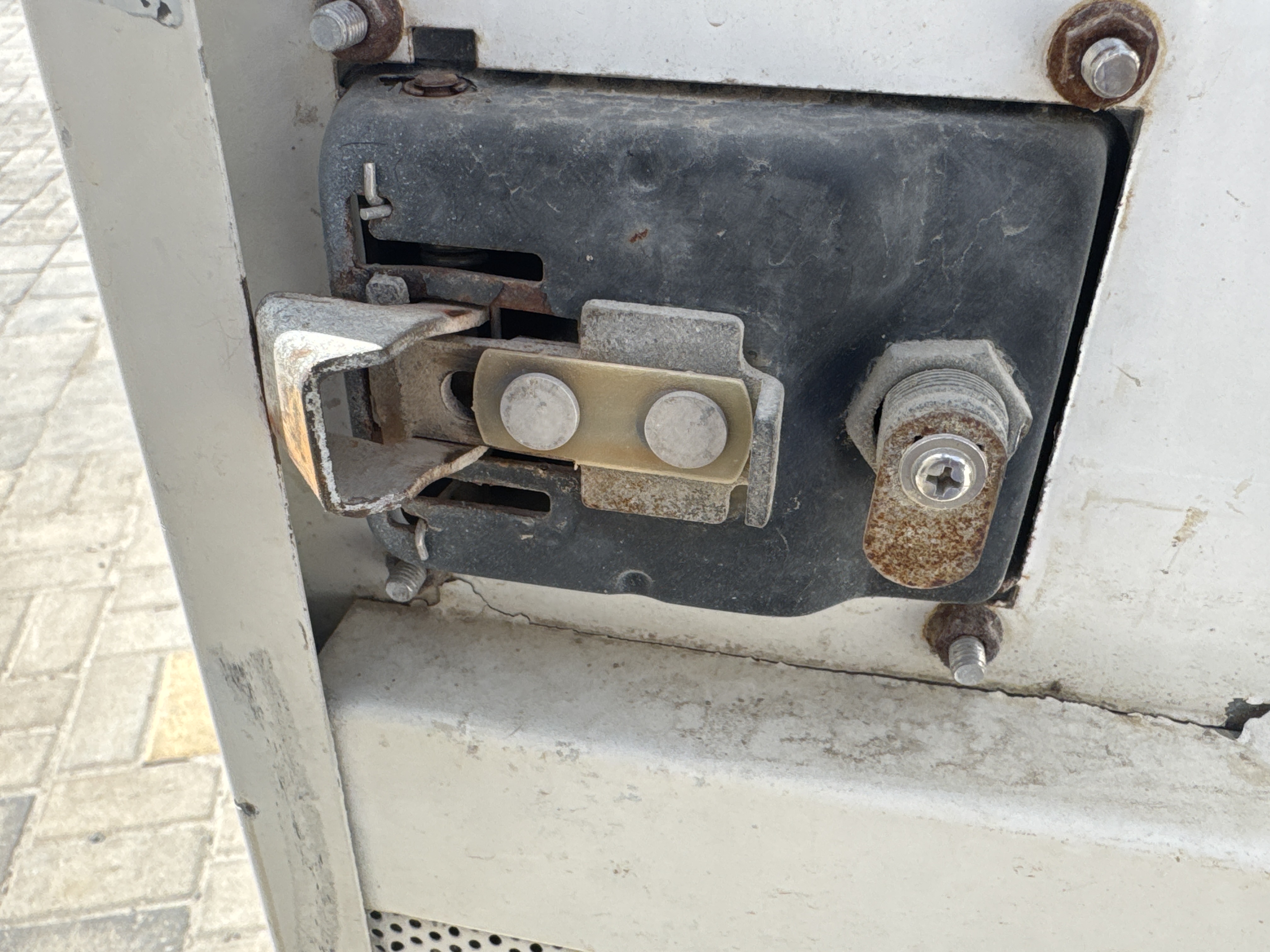 SGG-011-Kubota-15-kVA-Stationary-generators-inspection-Structure-Door-handles-1