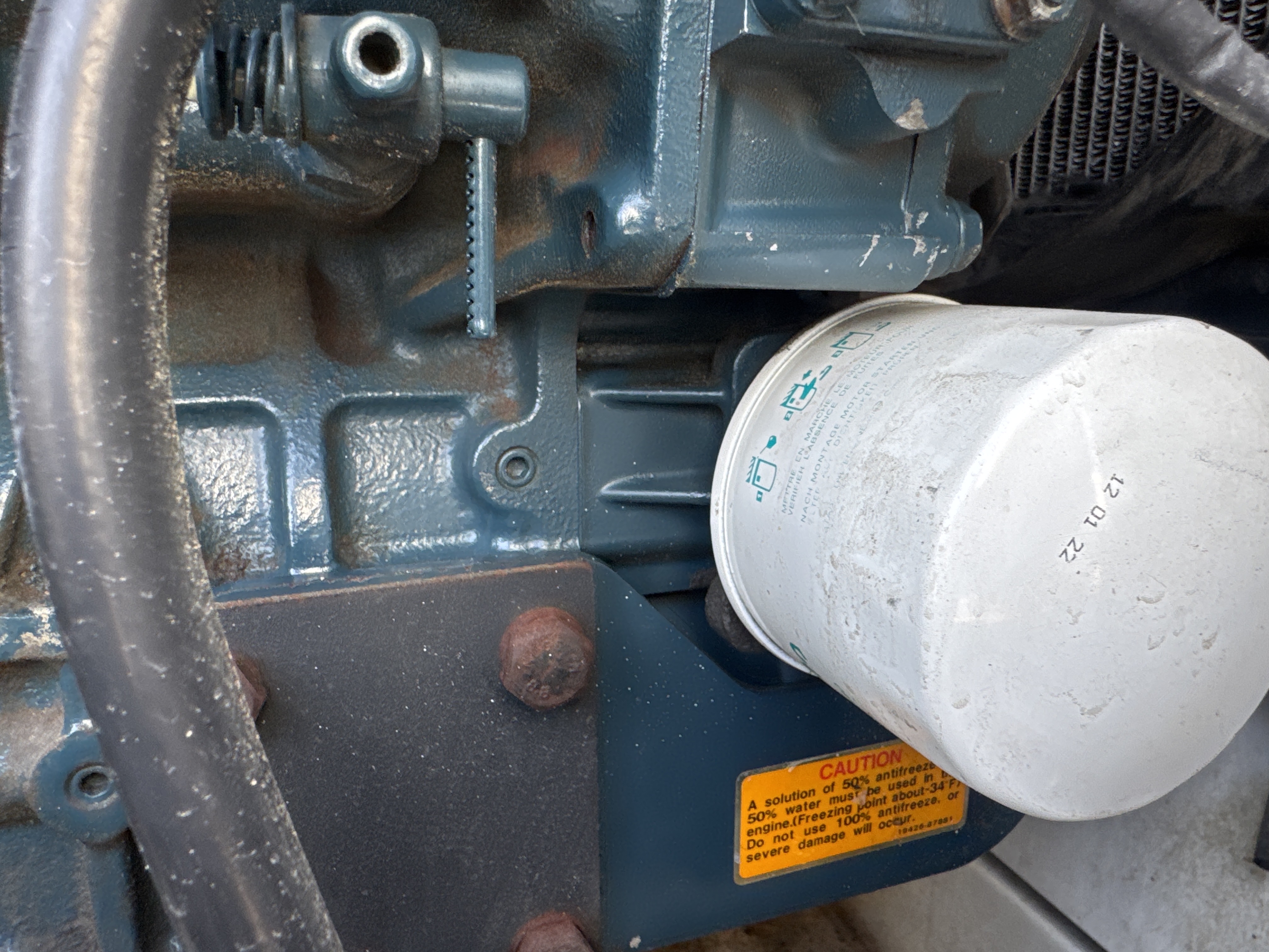 SGG-011-Kubota-15-kVA-Stationary-generators-inspection-Engine-Engine-oil-leaks-1