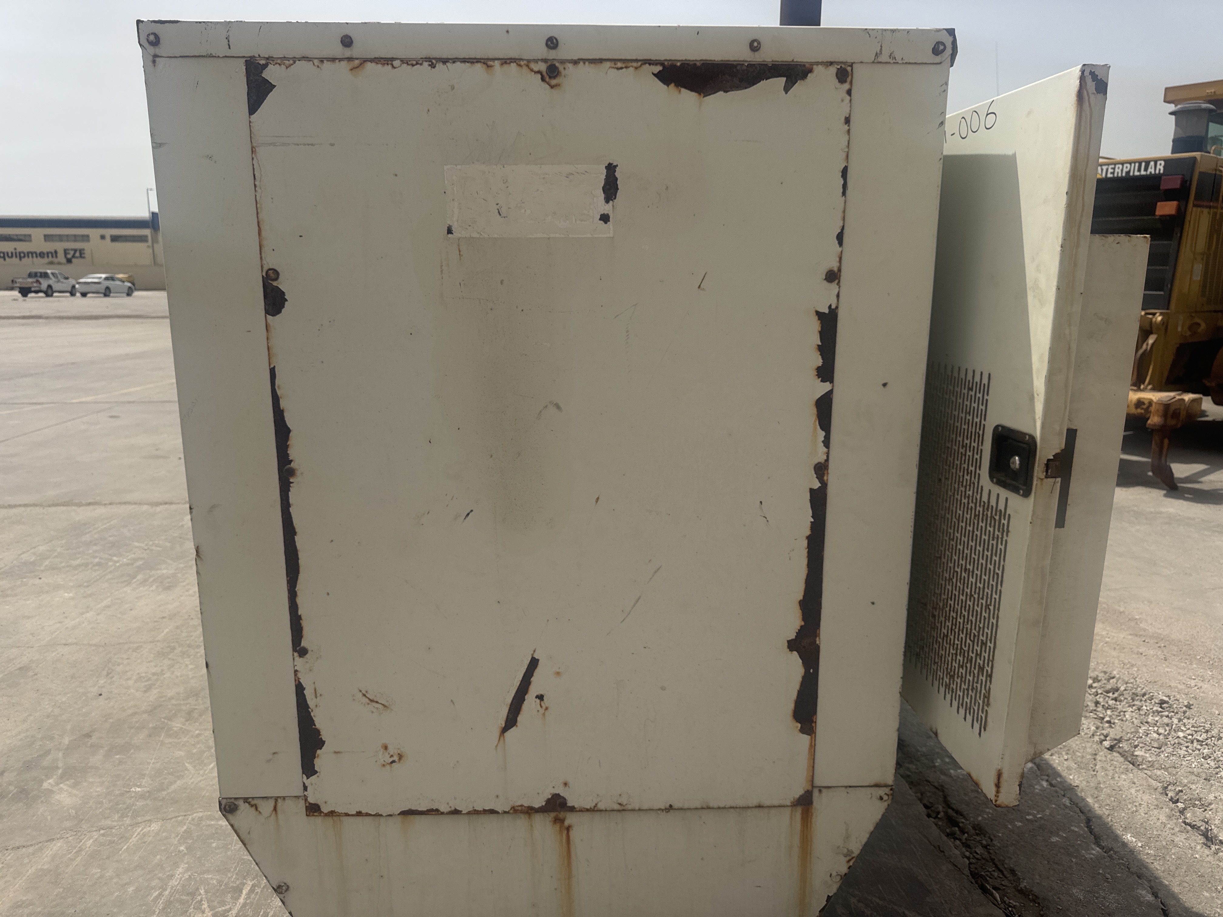 SGG-006-بيركنز-165-kVA-مولدات-ثابتة-فحص-الهيكل-الصبغ-1