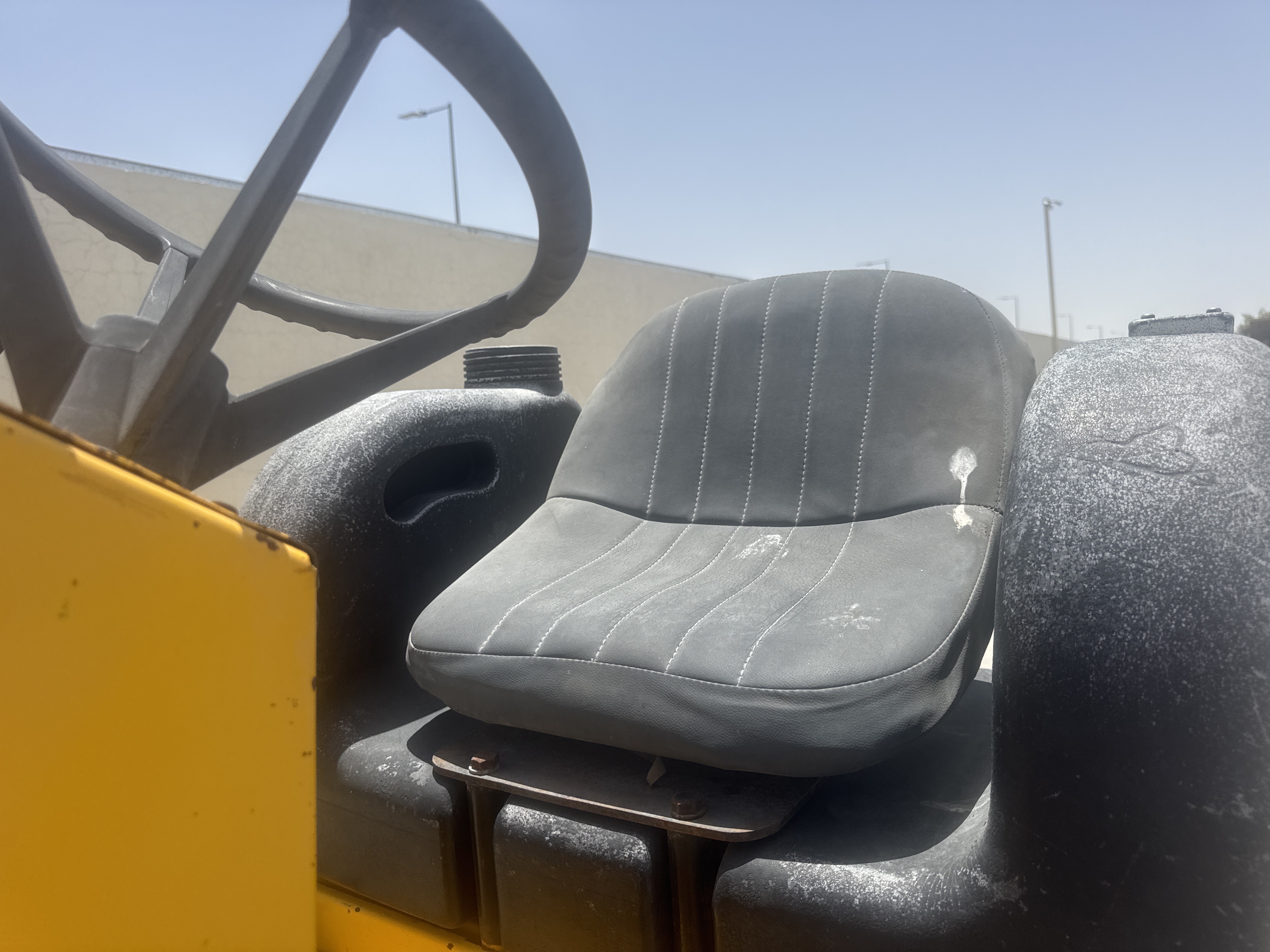 SRC-017-Sakai-CR270-Tandem-rollers-inspection-Cabin-Seats/armrests-1