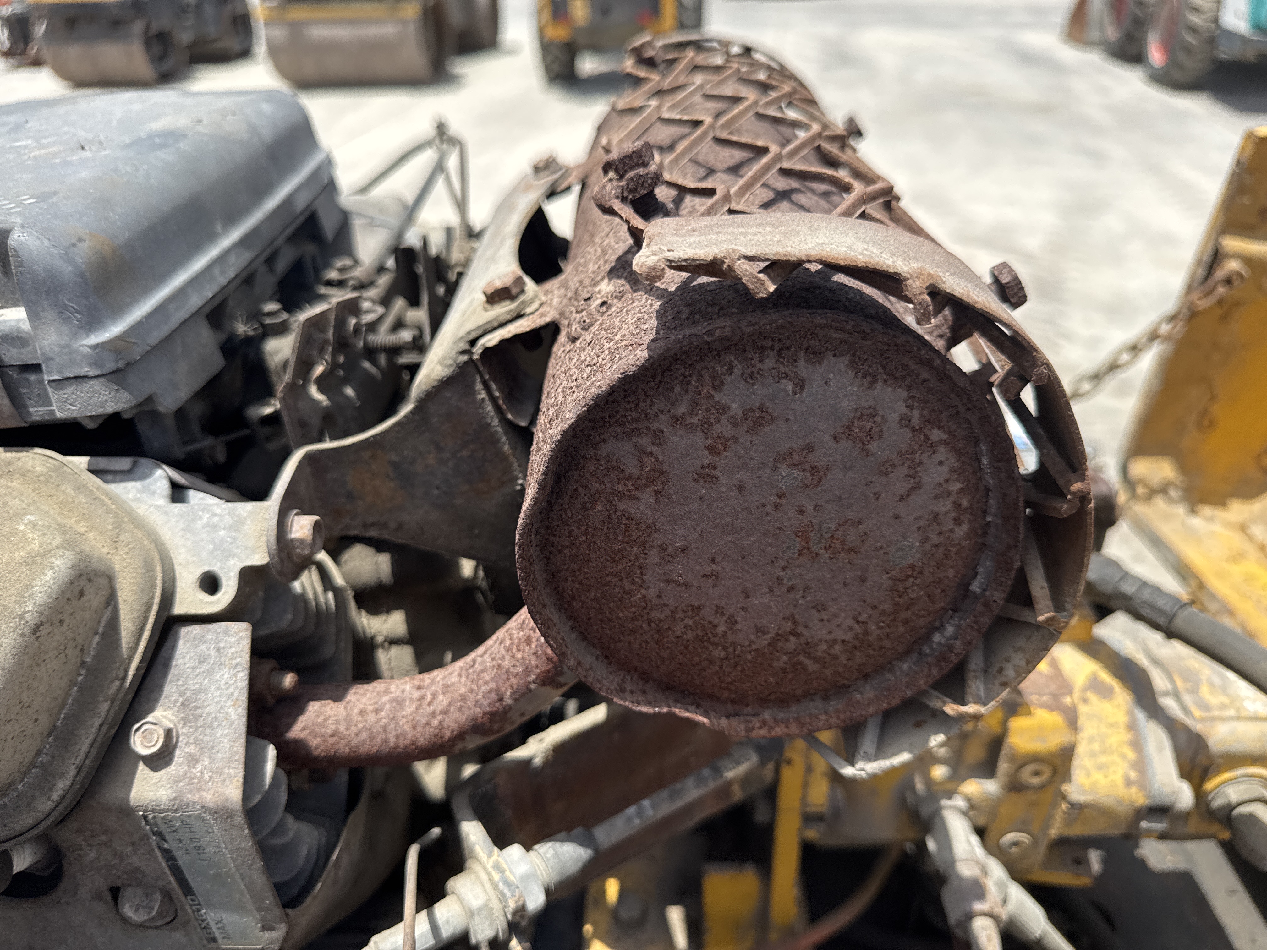 SRC-017-Sakai-CR270-Tandem-rollers-inspection-Engine-Exhaust-system-1