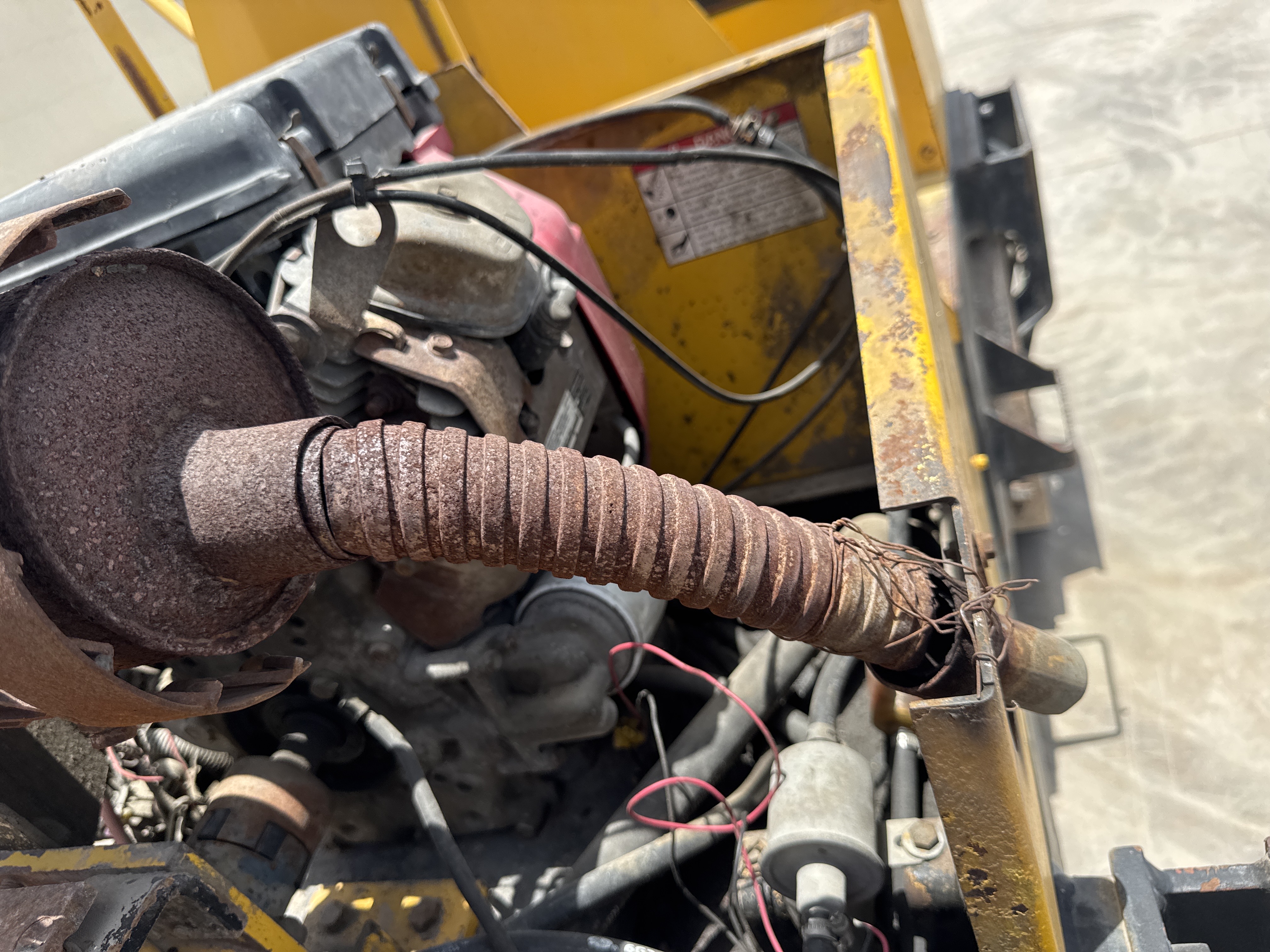 SRC-017-Sakai-CR270-Tandem-rollers-inspection-Engine-Exhaust-system-1