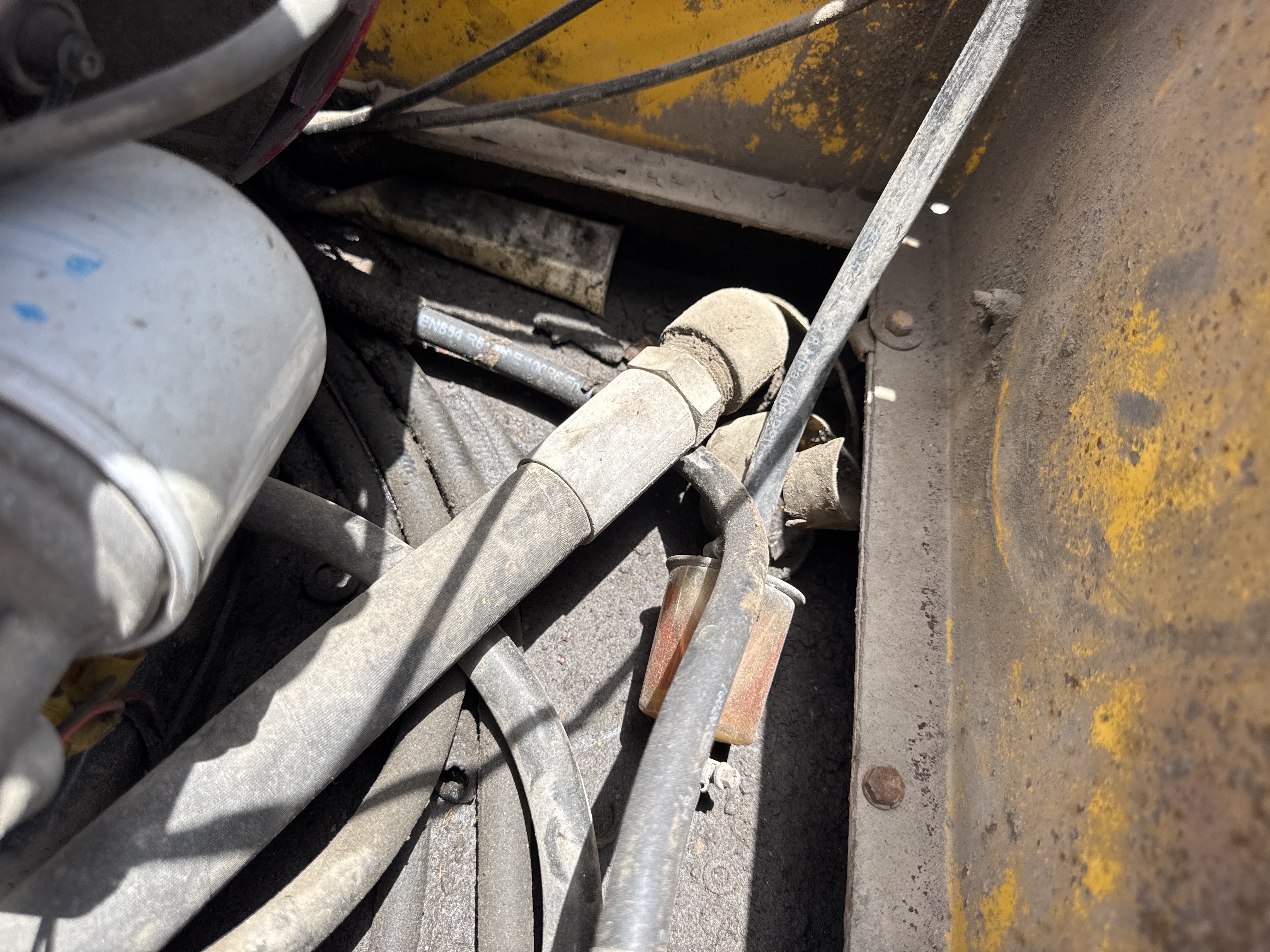 SRC-017-Sakai-CR270-Tandem-rollers-inspection-Engine-Hoses-1