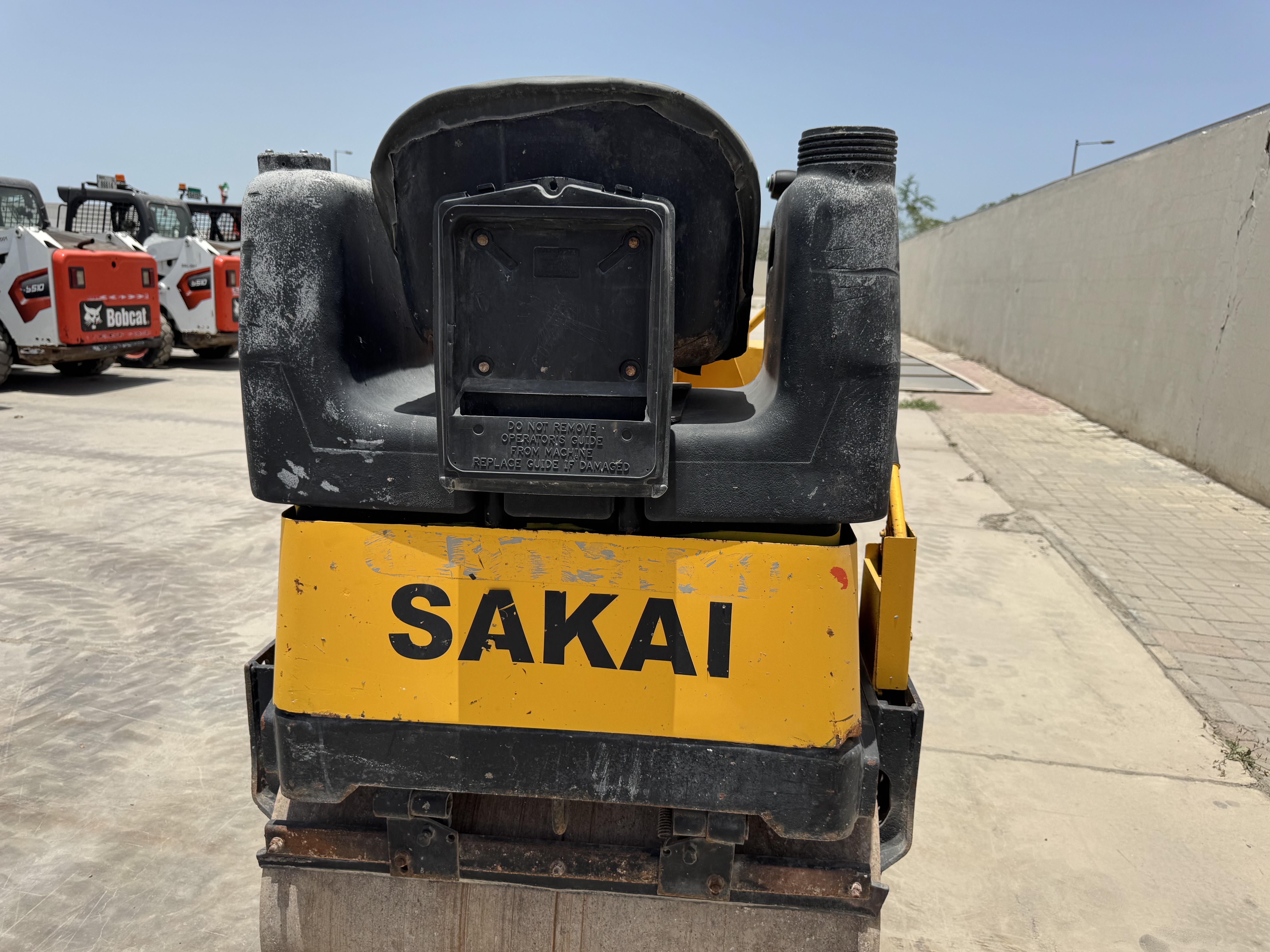 SRC-017-Sakai-CR270-Tandem-rollers-inspection-Structure-Paint-1