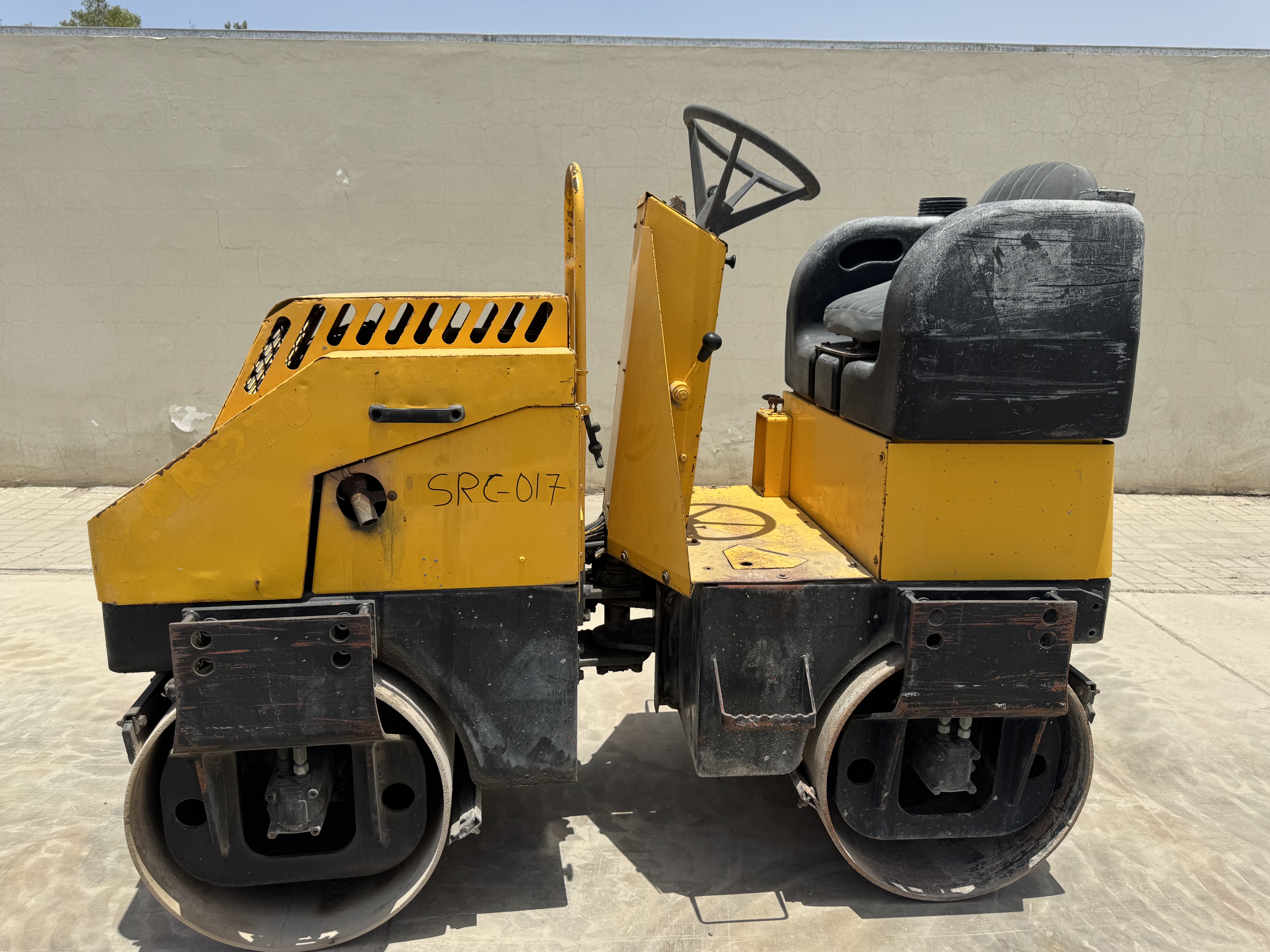 SRC-017-Sakai-CR270-Tandem-rollers-inspection-Structure-Paint-1