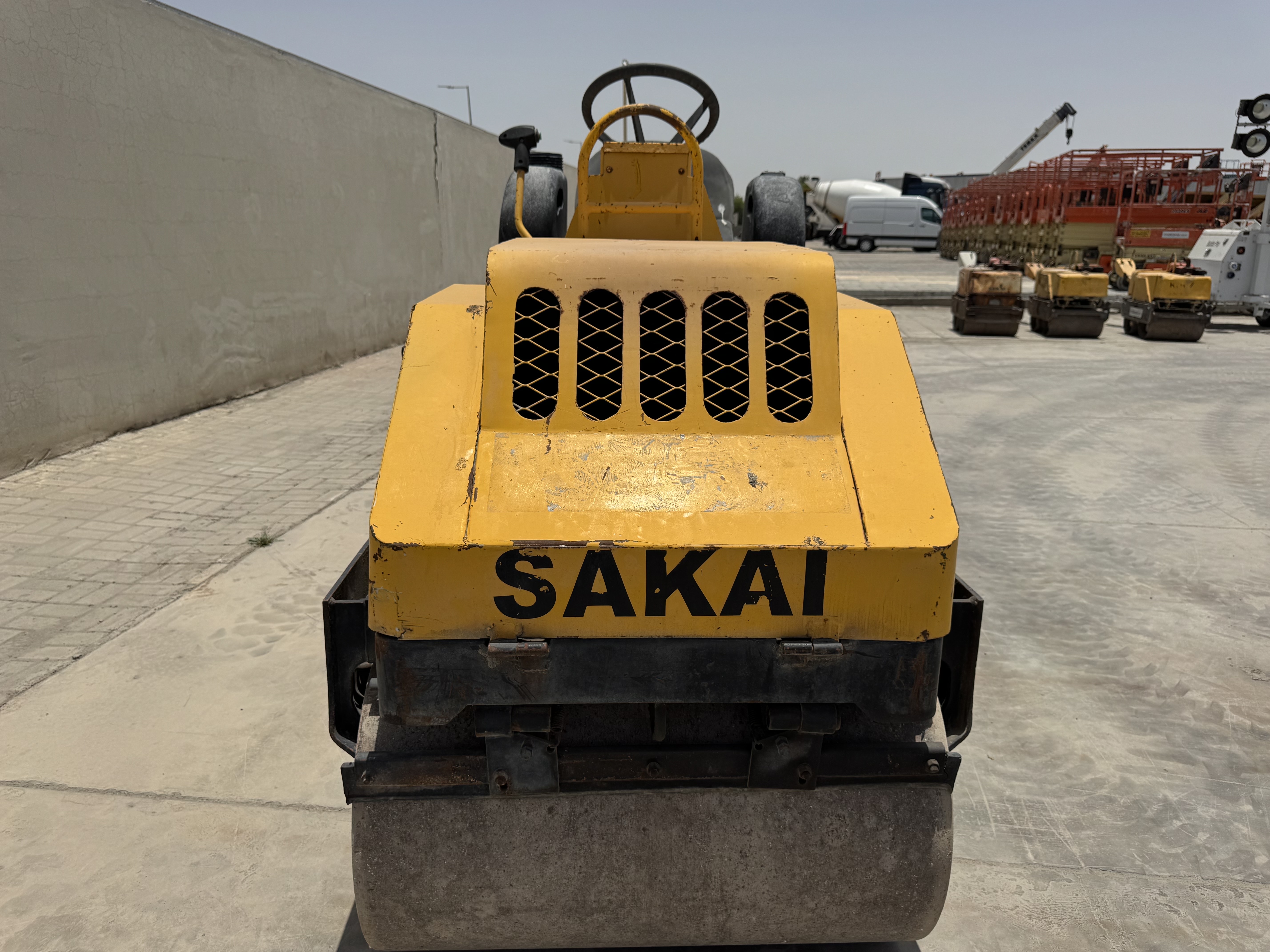SRC-017-Sakai-CR270-Tandem-rollers-inspection-Structure-Paint-1