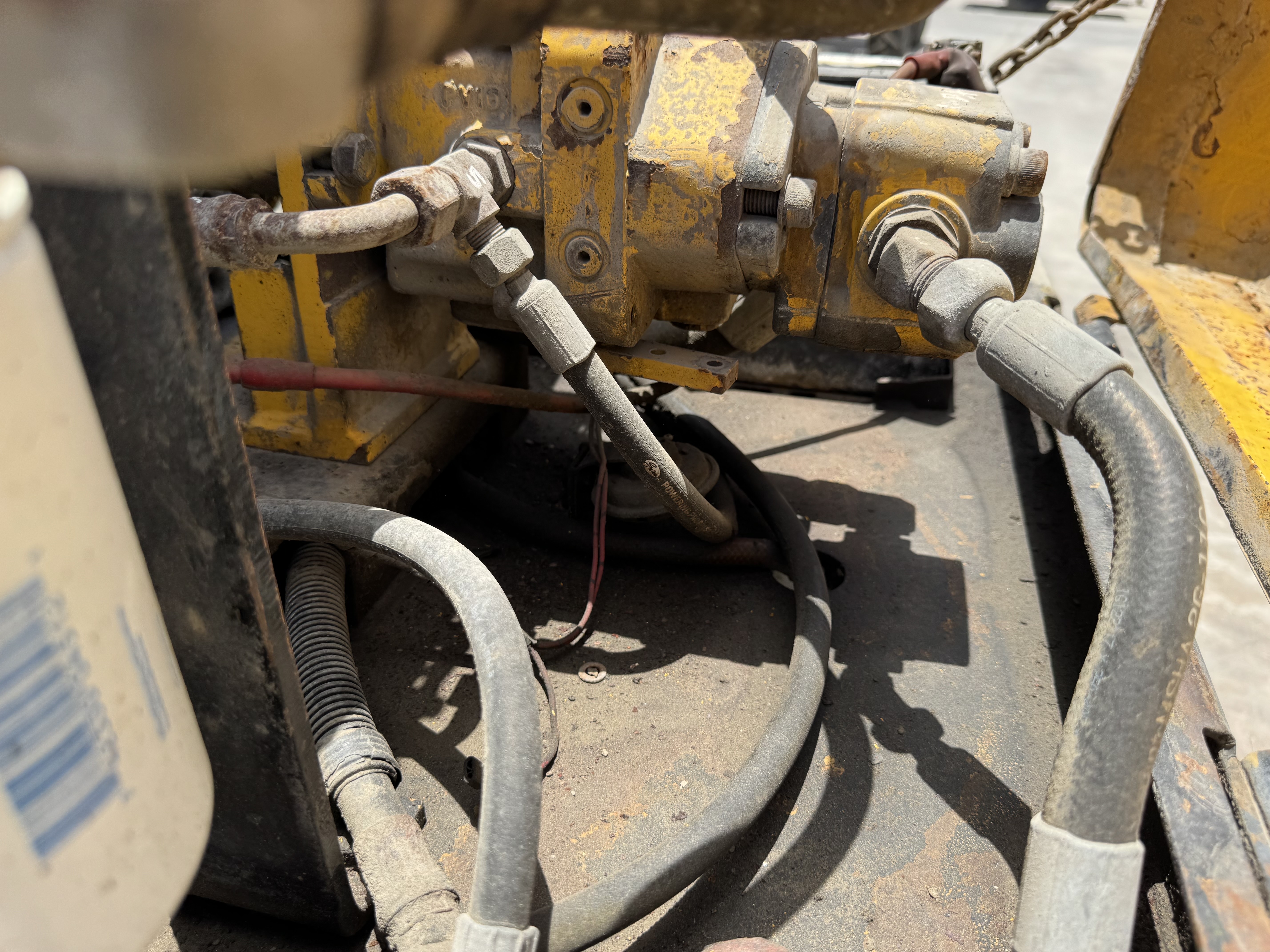SRC-017-Sakai-CR270-Tandem-rollers-inspection-Hydraulics-Hydraulic-pump-1