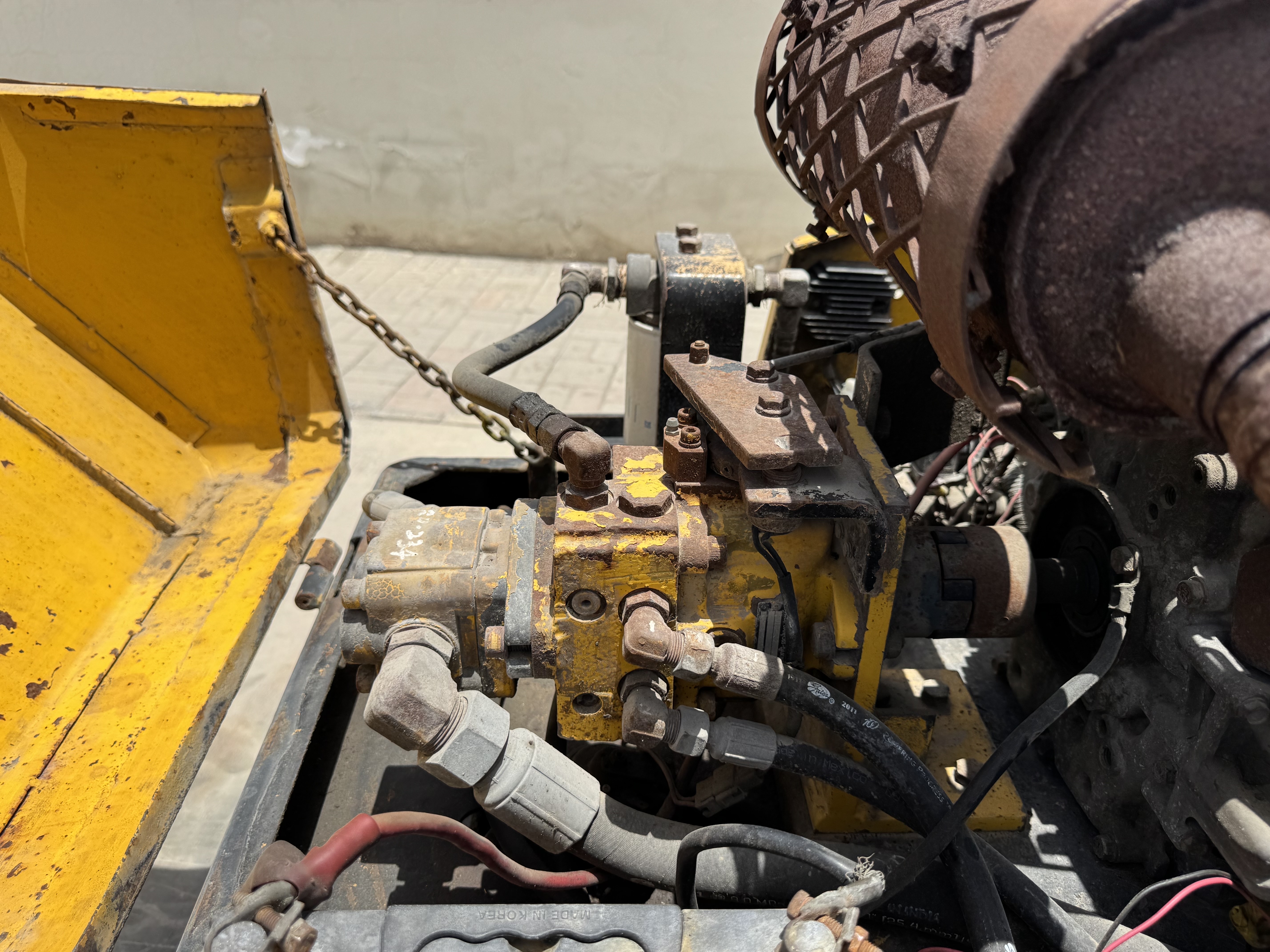 SRC-017-Sakai-CR270-Tandem-rollers-inspection-Hydraulics-Hydraulic-pump-1