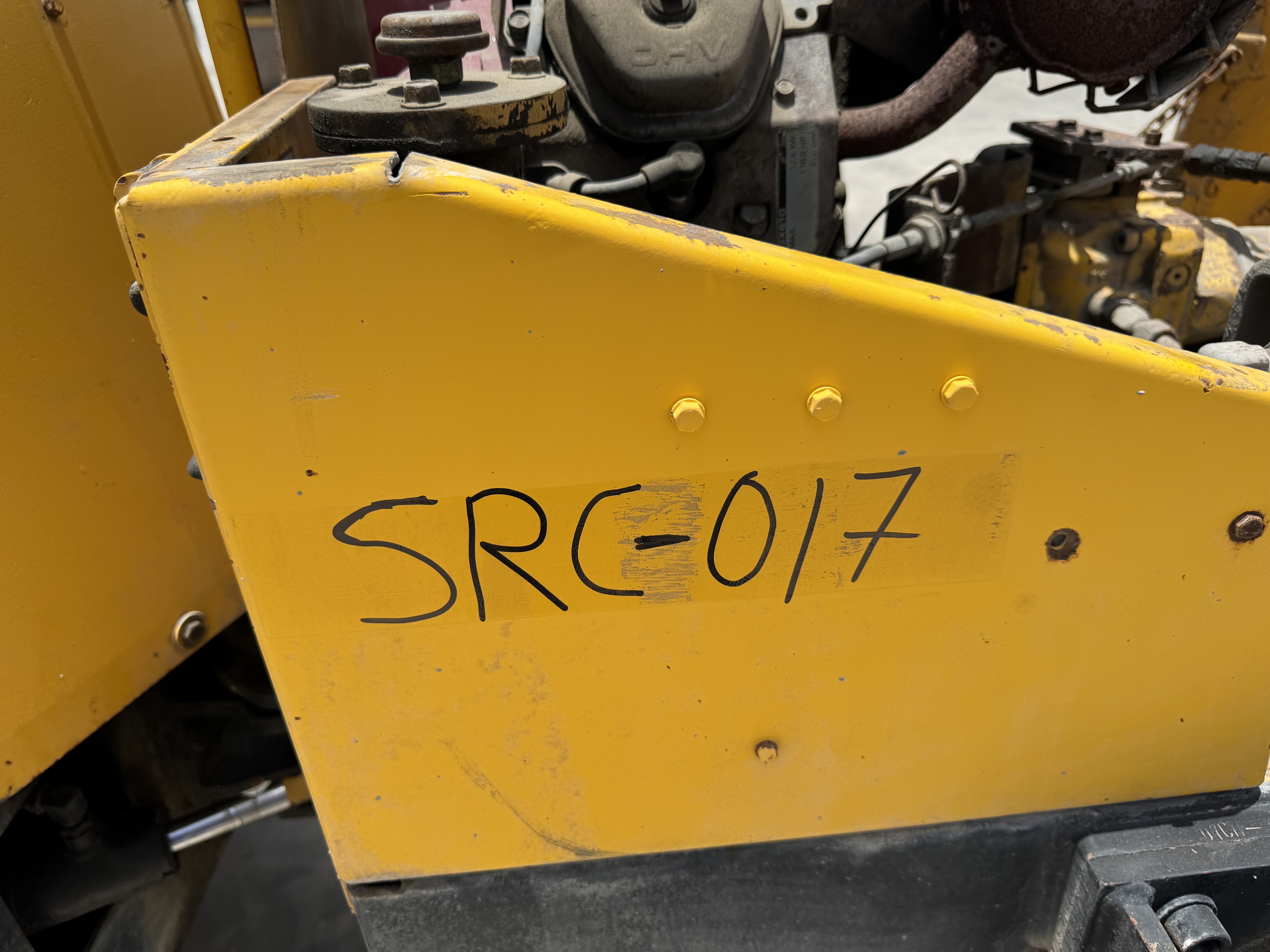 SRC-017-Sakai-CR270-Tandem-rollers-inspection-Hydraulics-Hydraulic-Tank-1