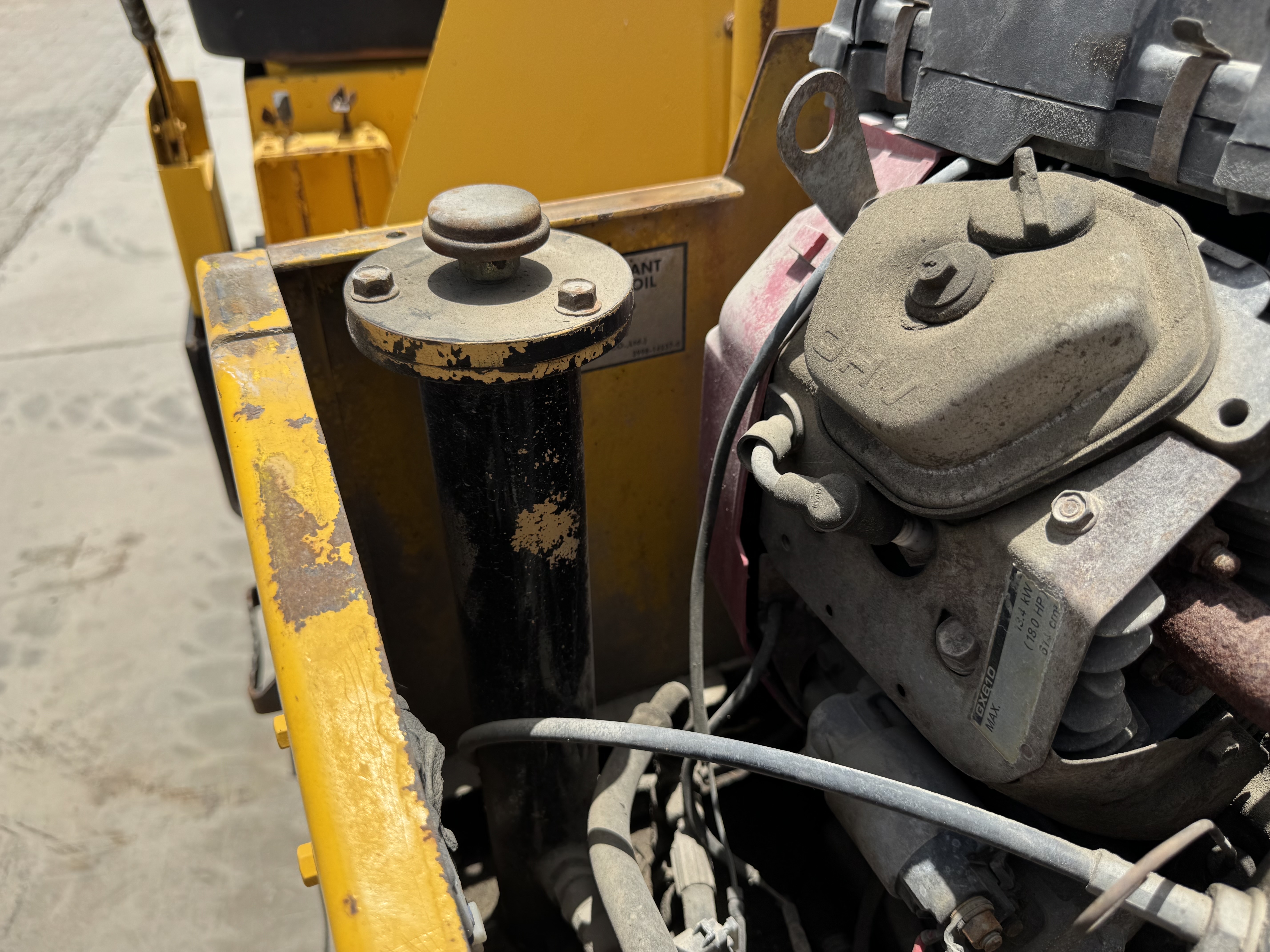 SRC-017-Sakai-CR270-Tandem-rollers-inspection-Hydraulics-Hydraulic-Tank-1