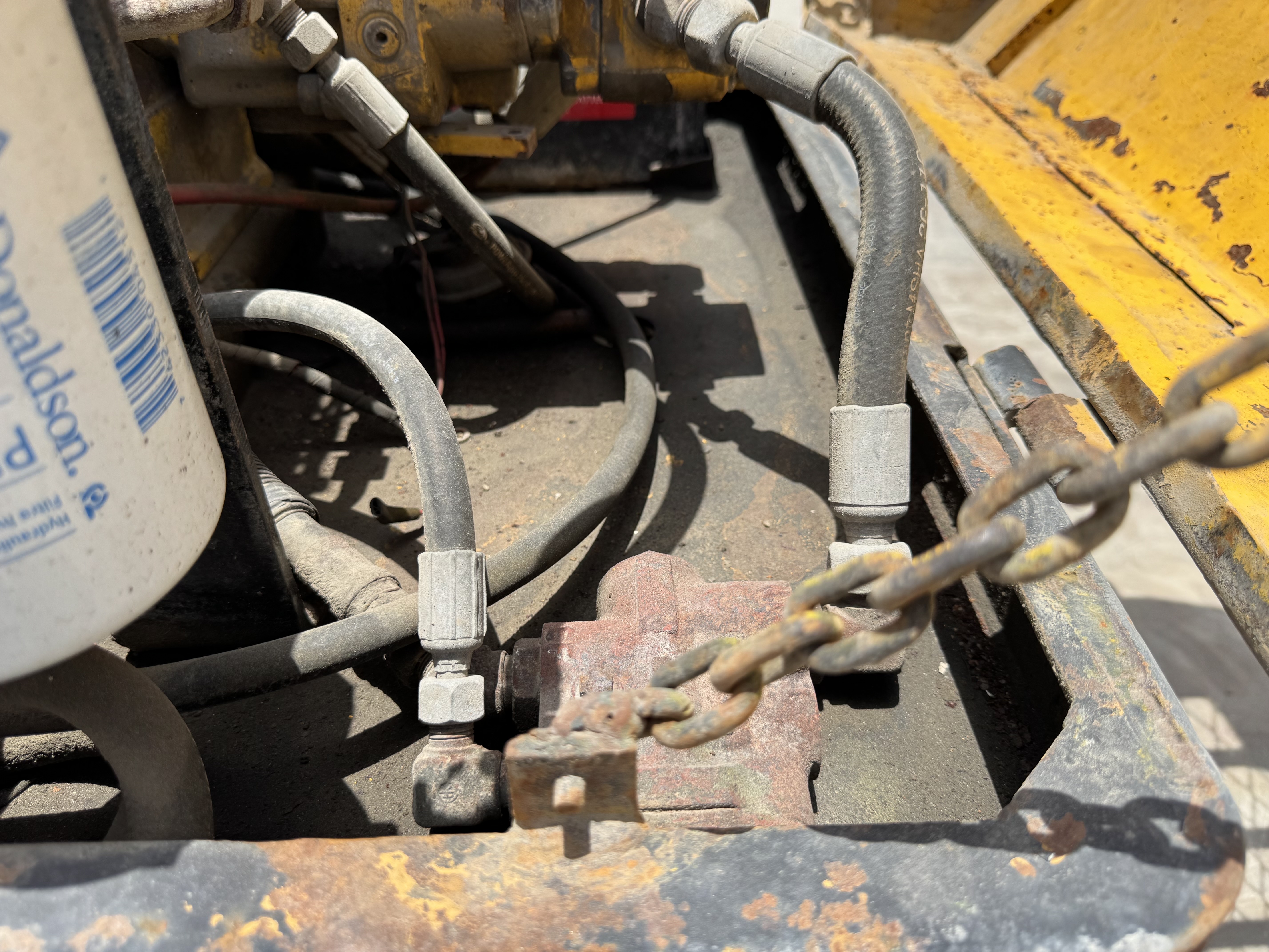 SRC-017-Sakai-CR270-Tandem-rollers-inspection-Hydraulics-Main-control-valve-(MCV)-1