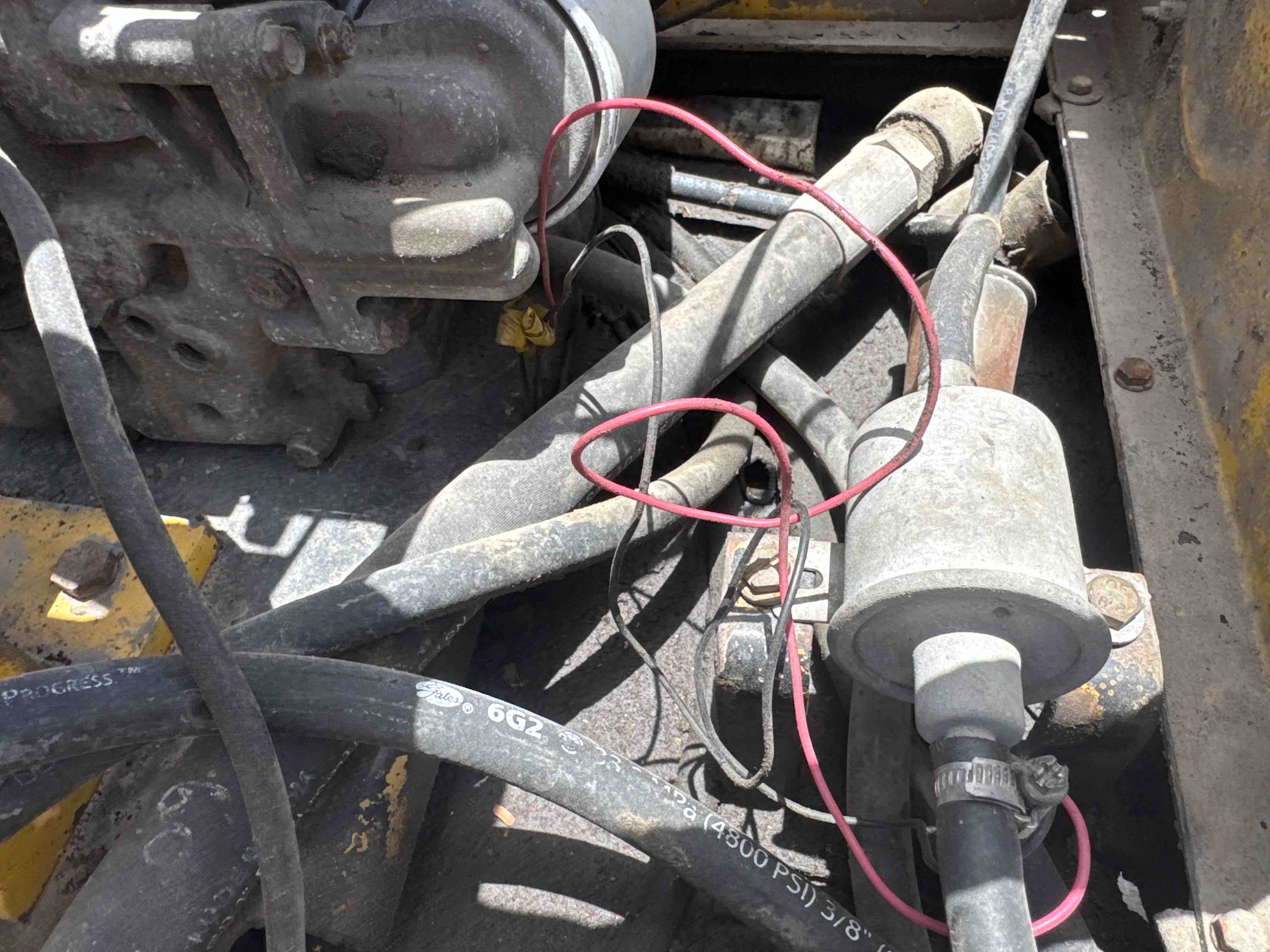 SRC-017-Sakai-CR270-Tandem-rollers-inspection-Hydraulics-Hydraulic-hoses-and-lines-1