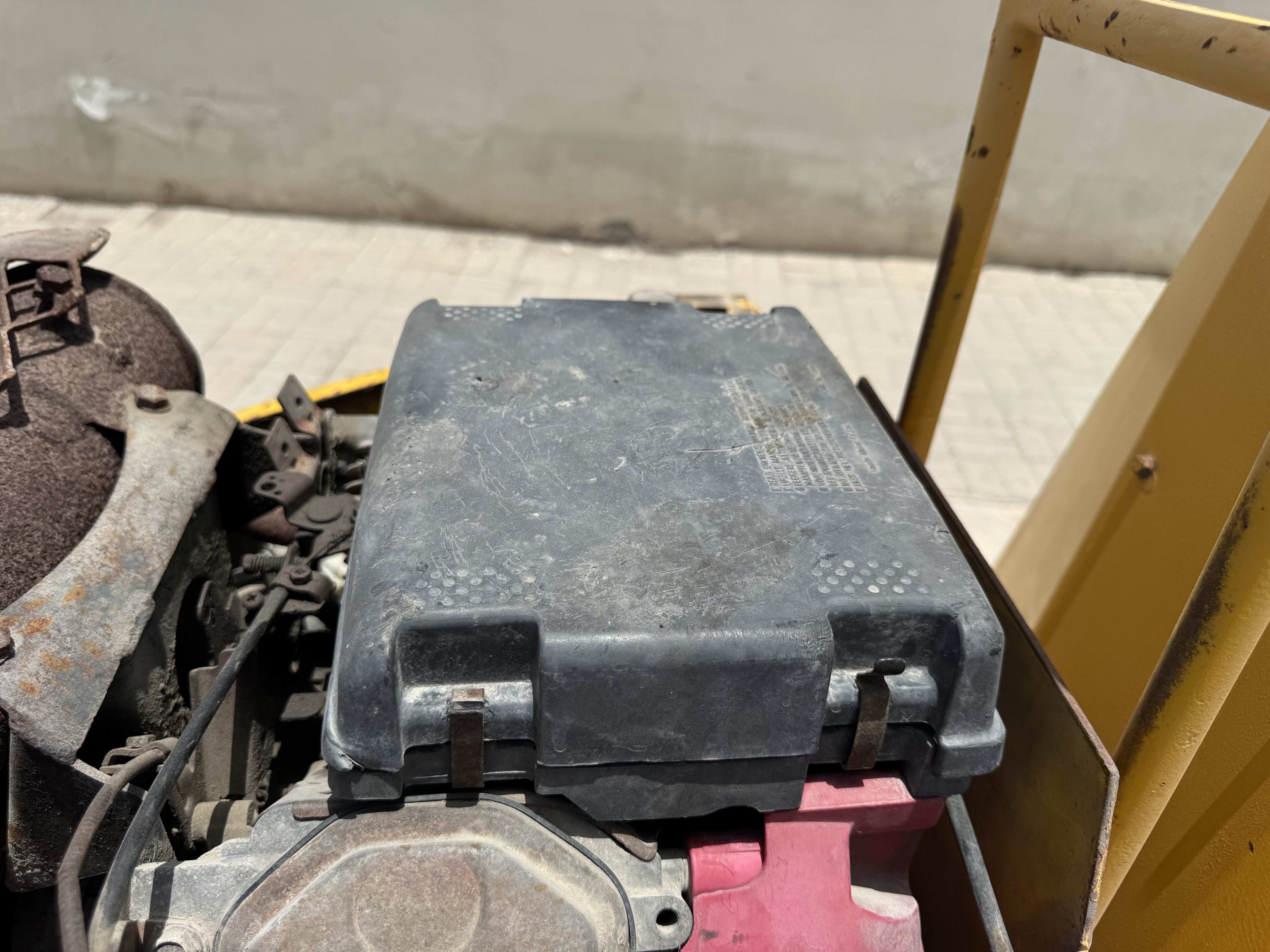 SRC-017-Sakai-CR270-Tandem-rollers-inspection-Engine-Air-intake-system-1