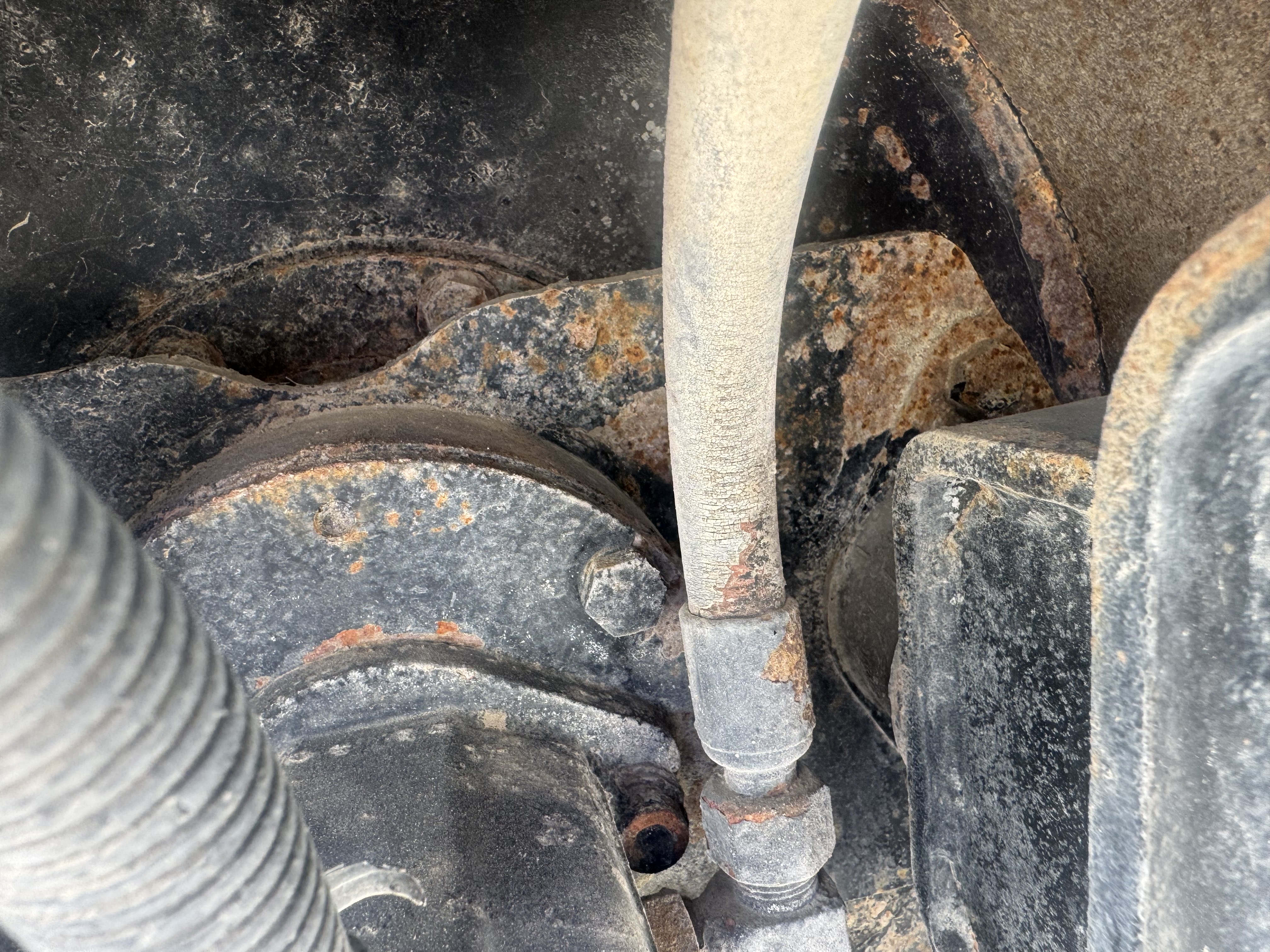 SRC-017-Sakai-CR270-Tandem-rollers-inspection-Chassis-Front-drum-bearing-housing-1